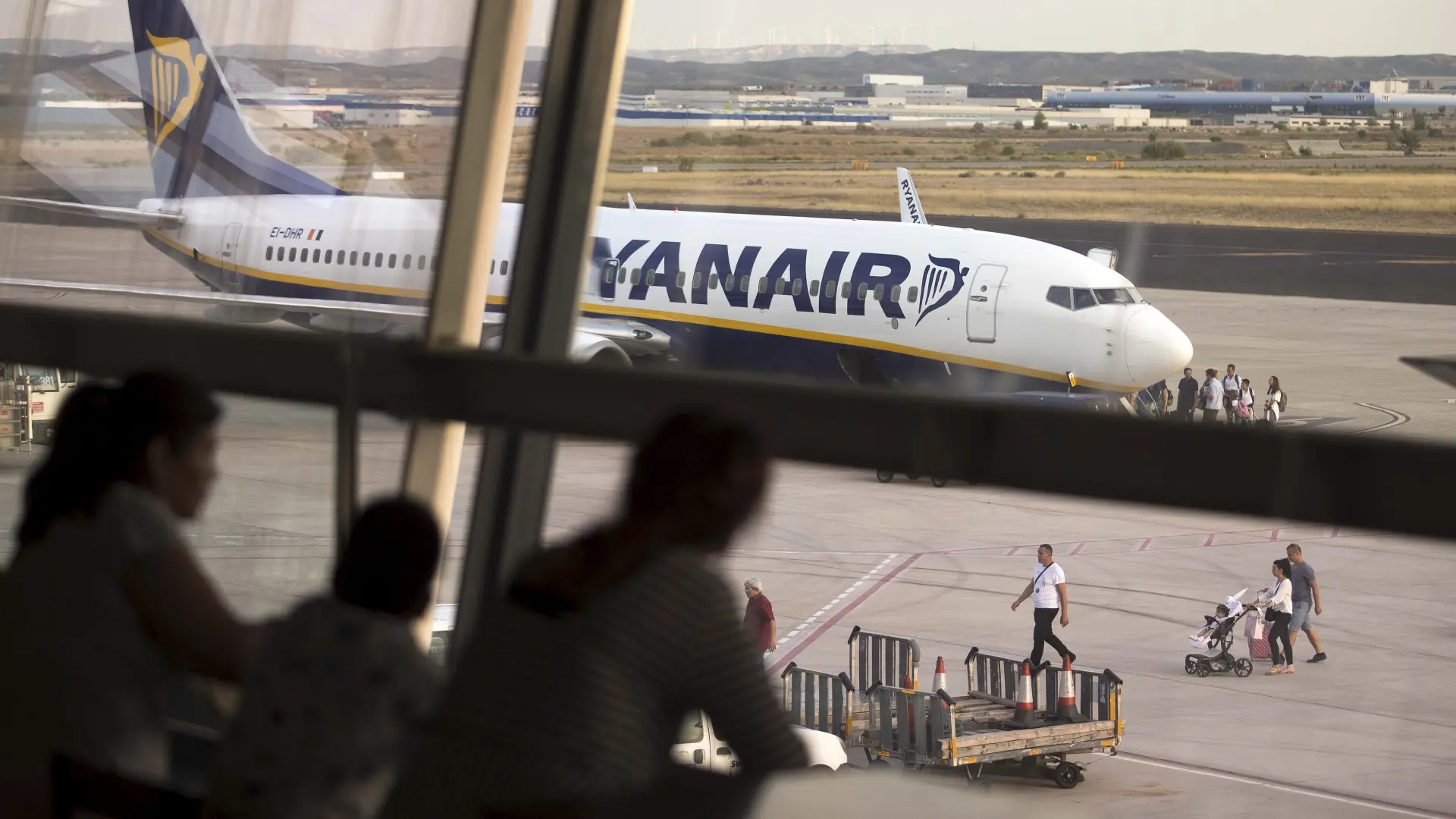 Ryanair denuncia a eDreams por cobros excesivos e información falsa