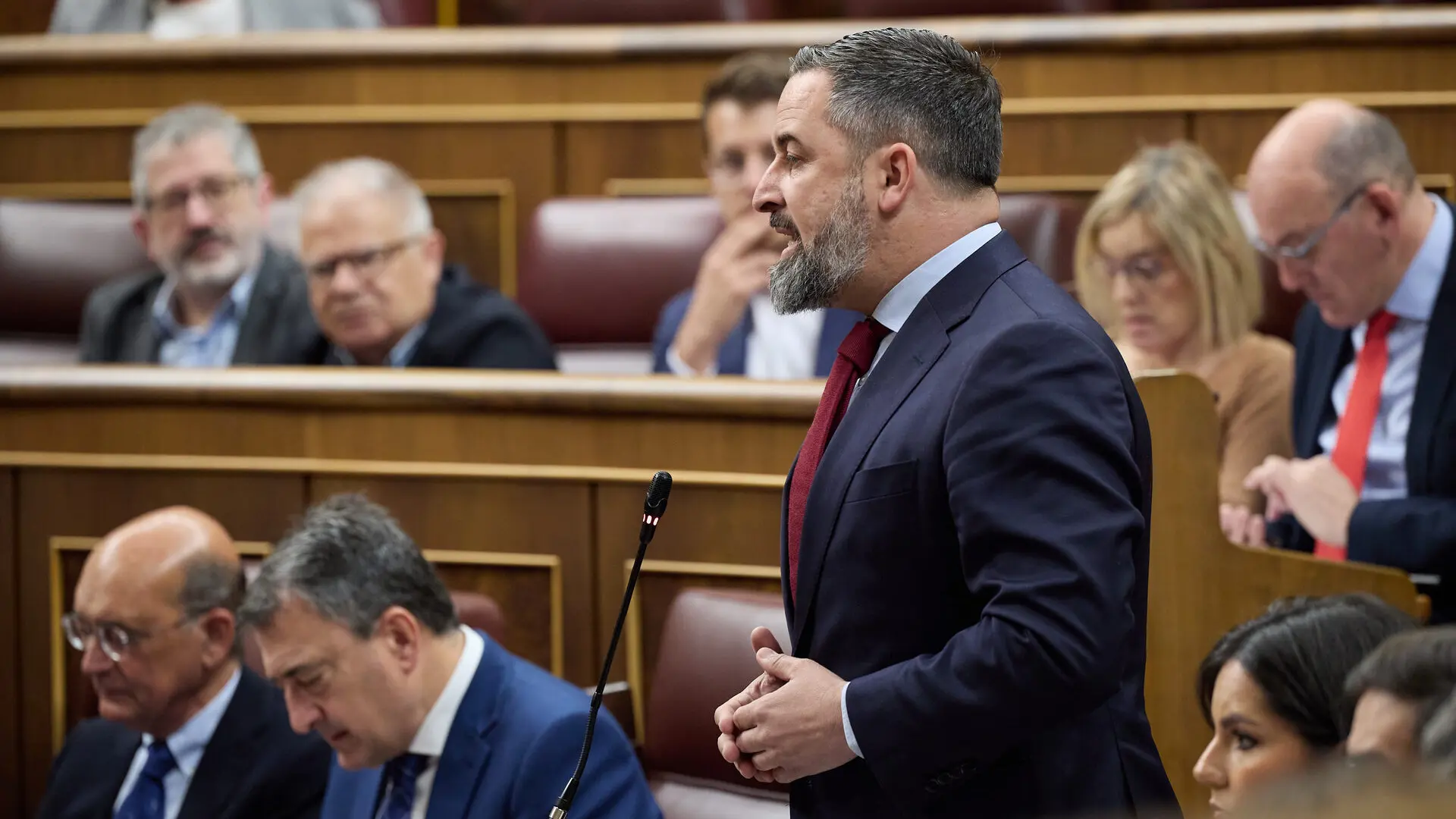 Abascal Dice Que Se Averg Enza De S Nchez Y Le Acusa De Robar Y De