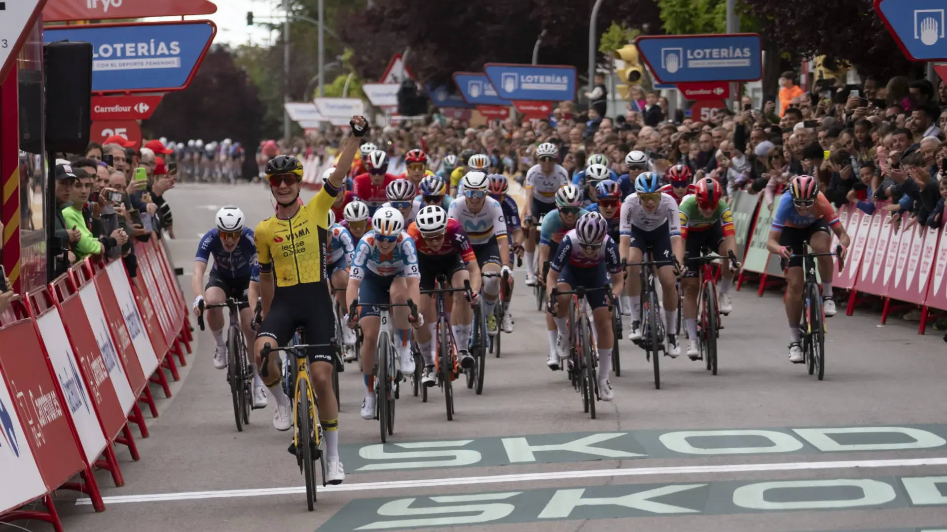 La Vuelta a España Femenina llega a Teruel Marianne Vos gana la tercera etapa y agiganta su leyenda