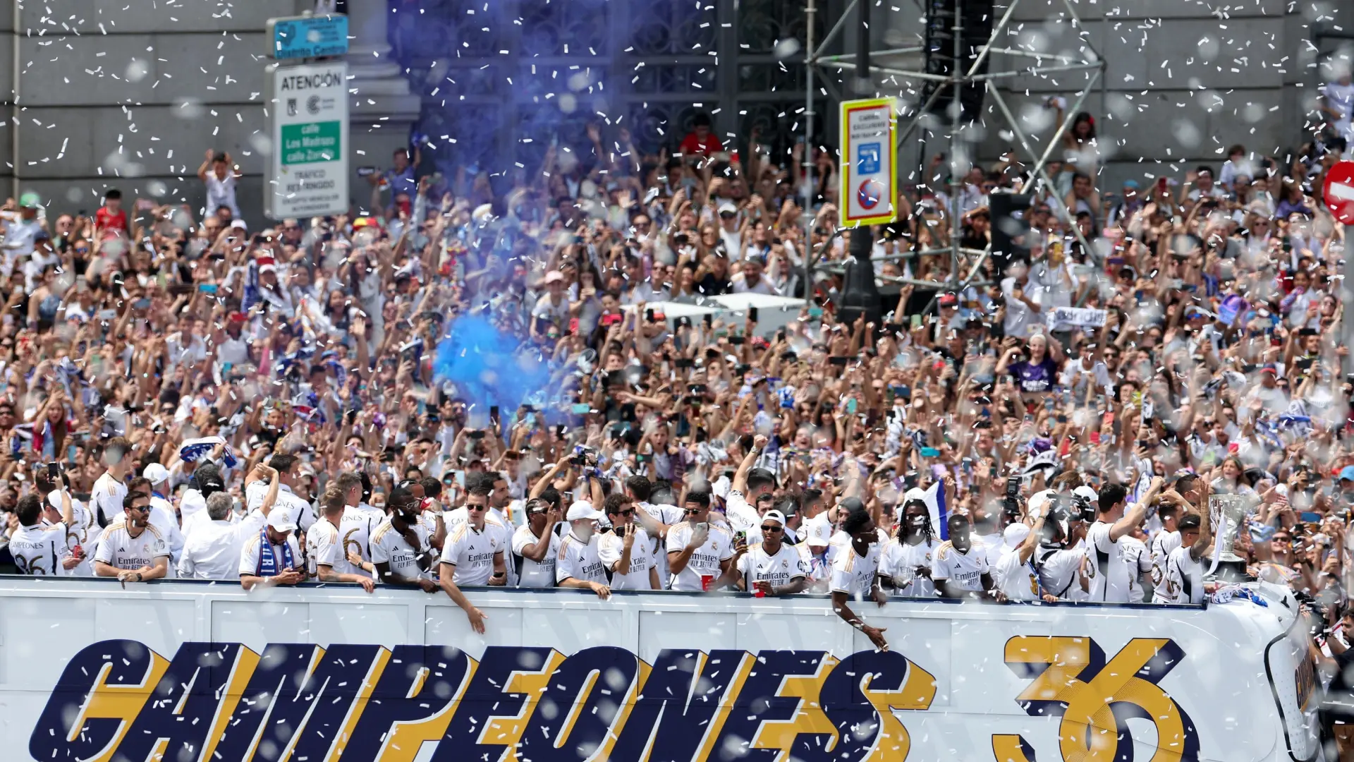 El Real Madrid Celebra La Liga N Mero En Cibeles Con La Champions En