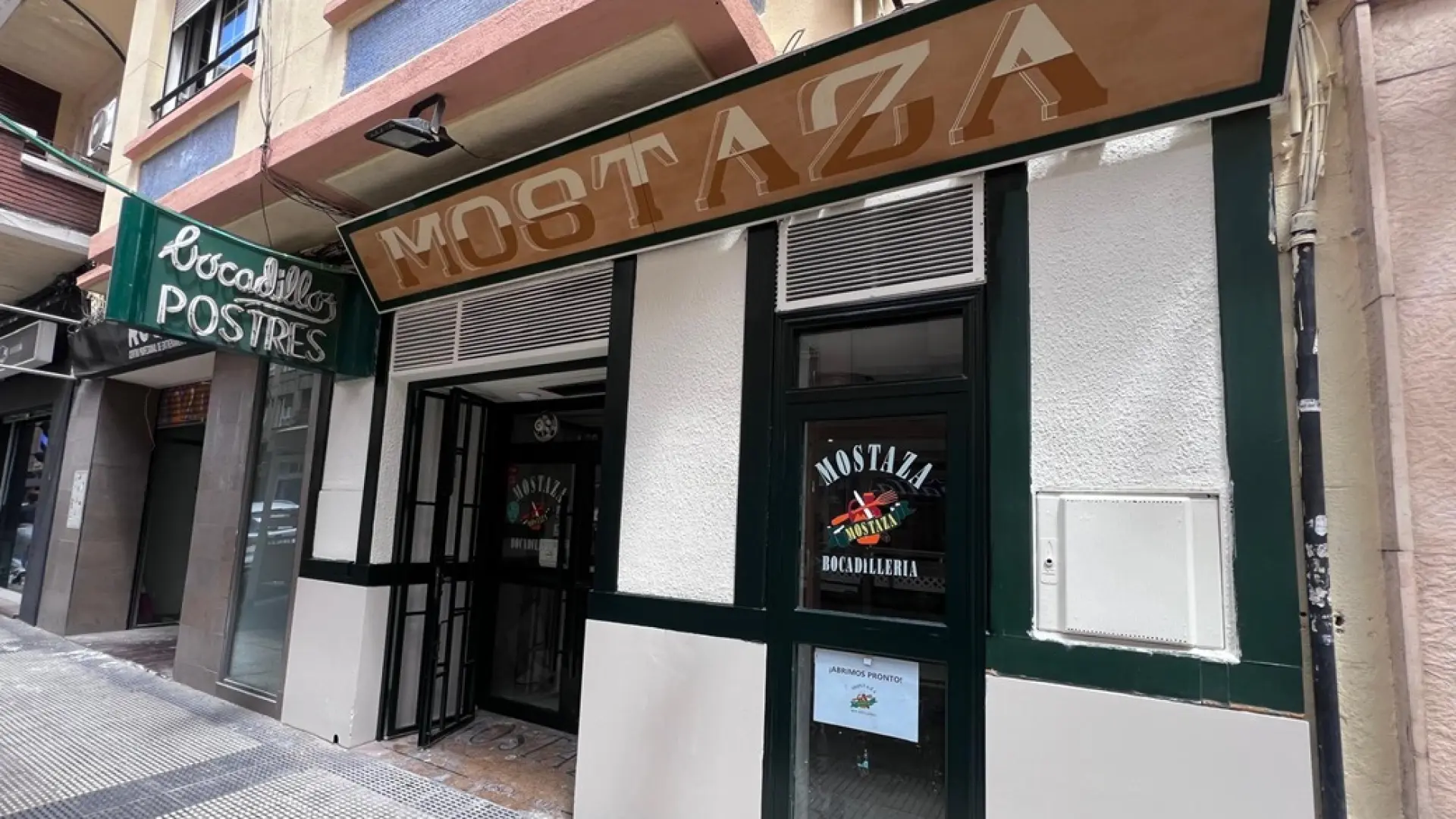 Bar Mostaza is reopening in Zaragoza, famous for its gourmet sandwiches.