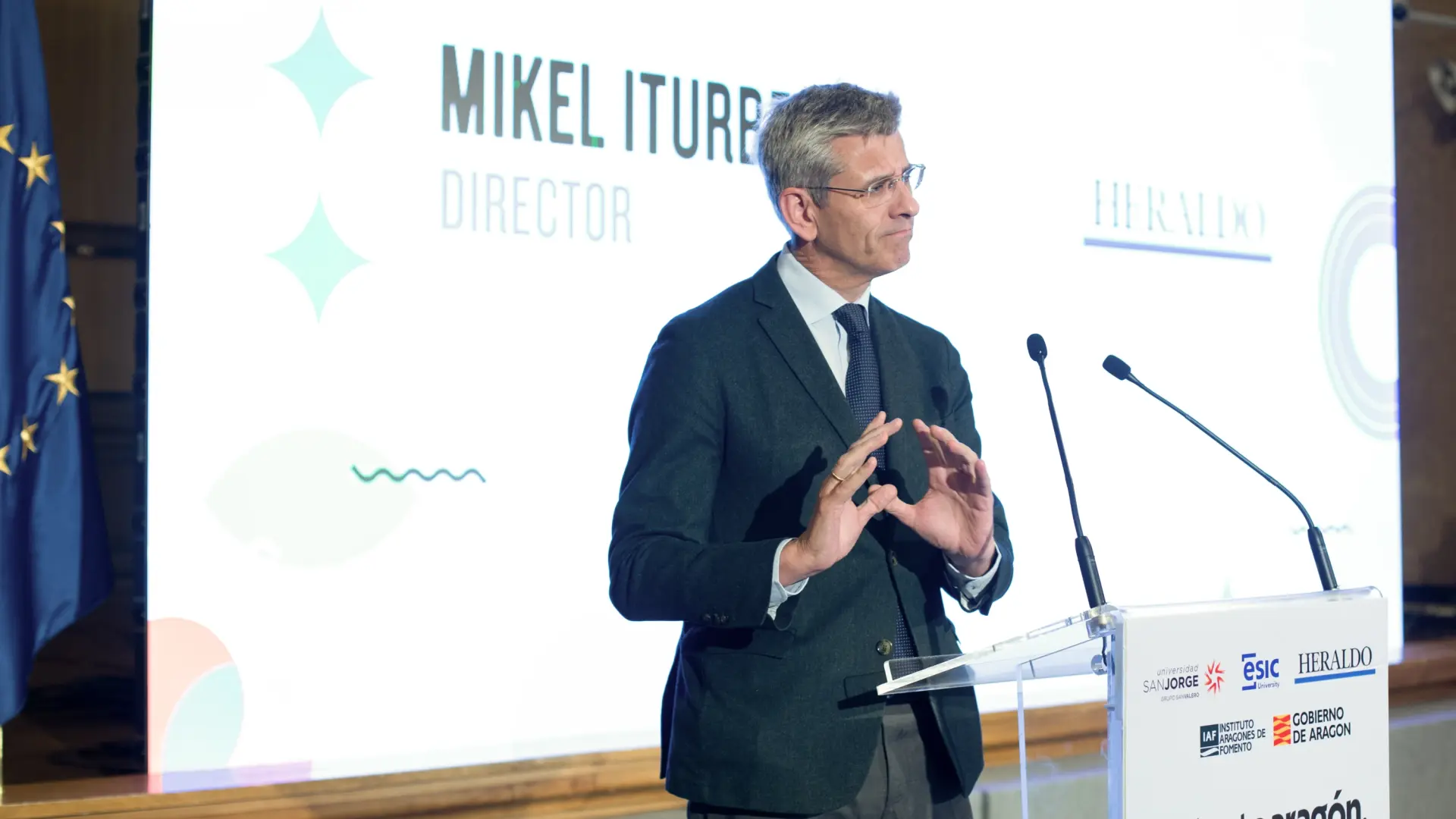 Mikel Iturbe, director del HERALDO, dando su discurso.