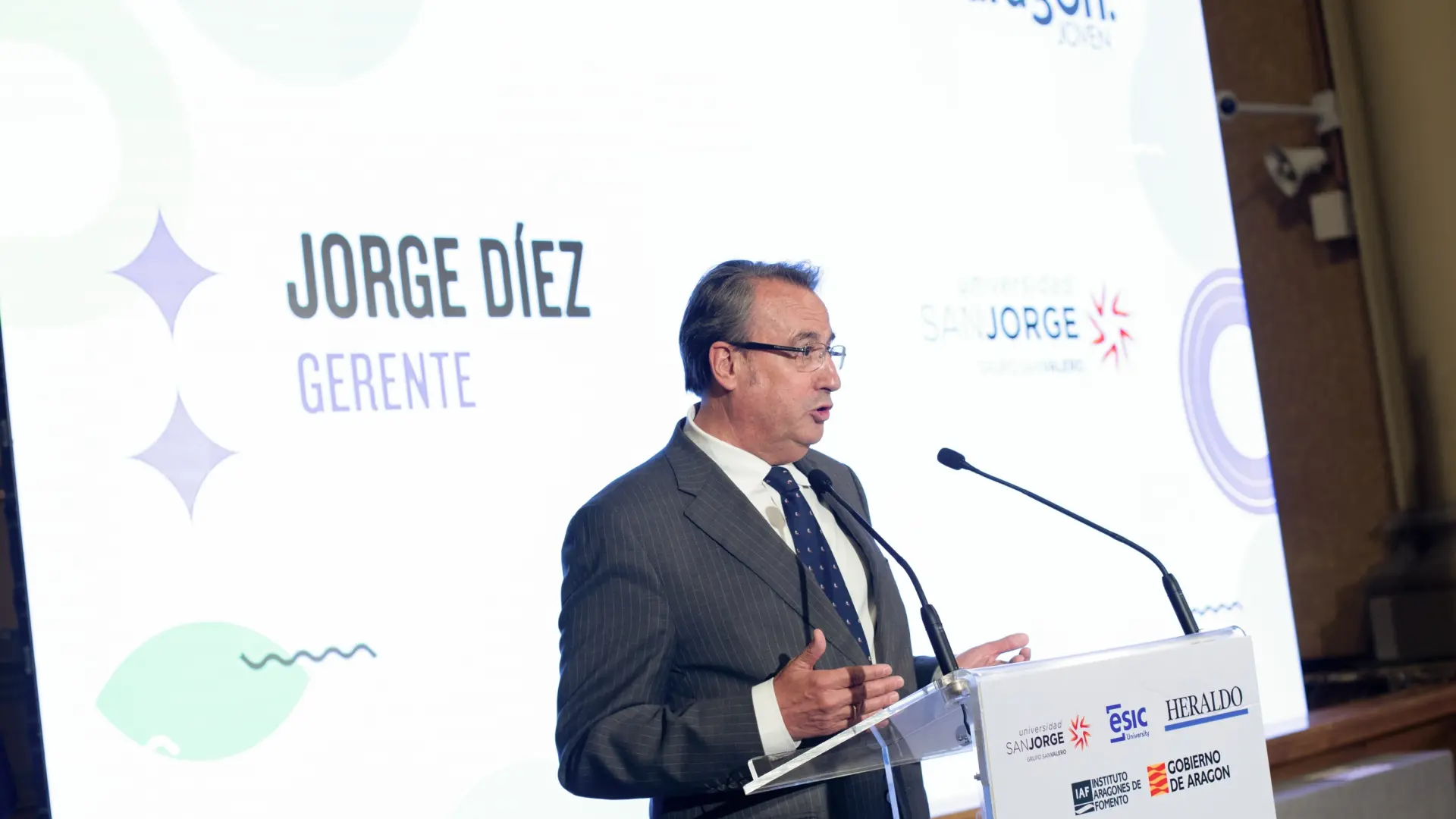 Jorge Díez, gerente de la Universidad San Jorge, dando su discurso.