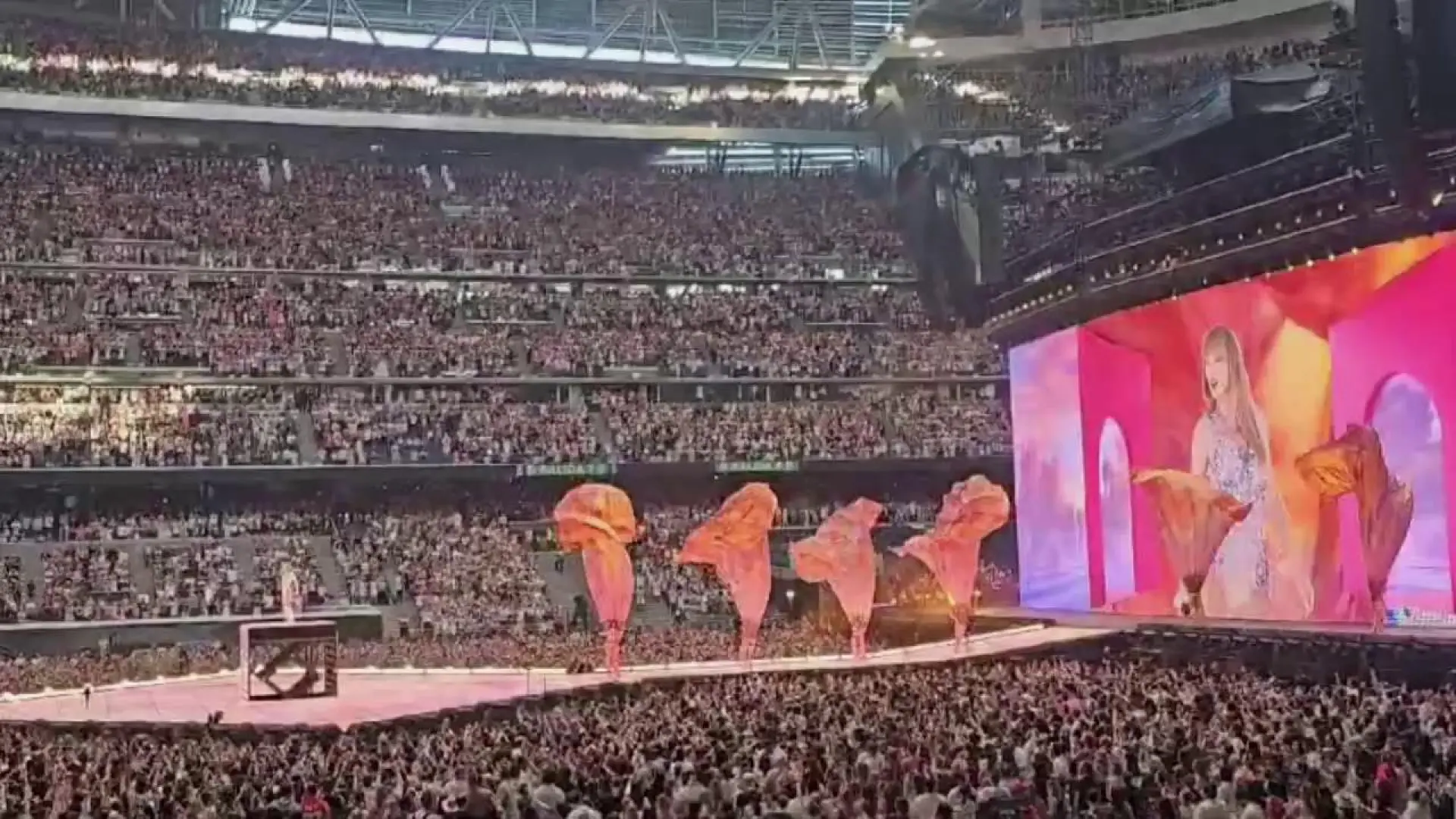 Vídeo | Espectacular inicio del concierto de Taylor Swift en Madrid