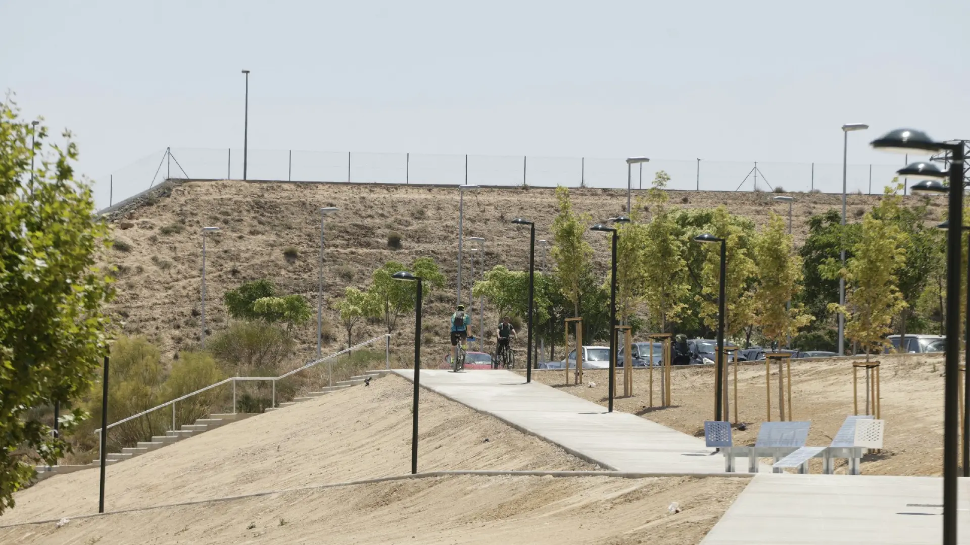 El Ayuntamiento plantará un centenar de árboles junto a los nuevos paseos del Parque Venecia