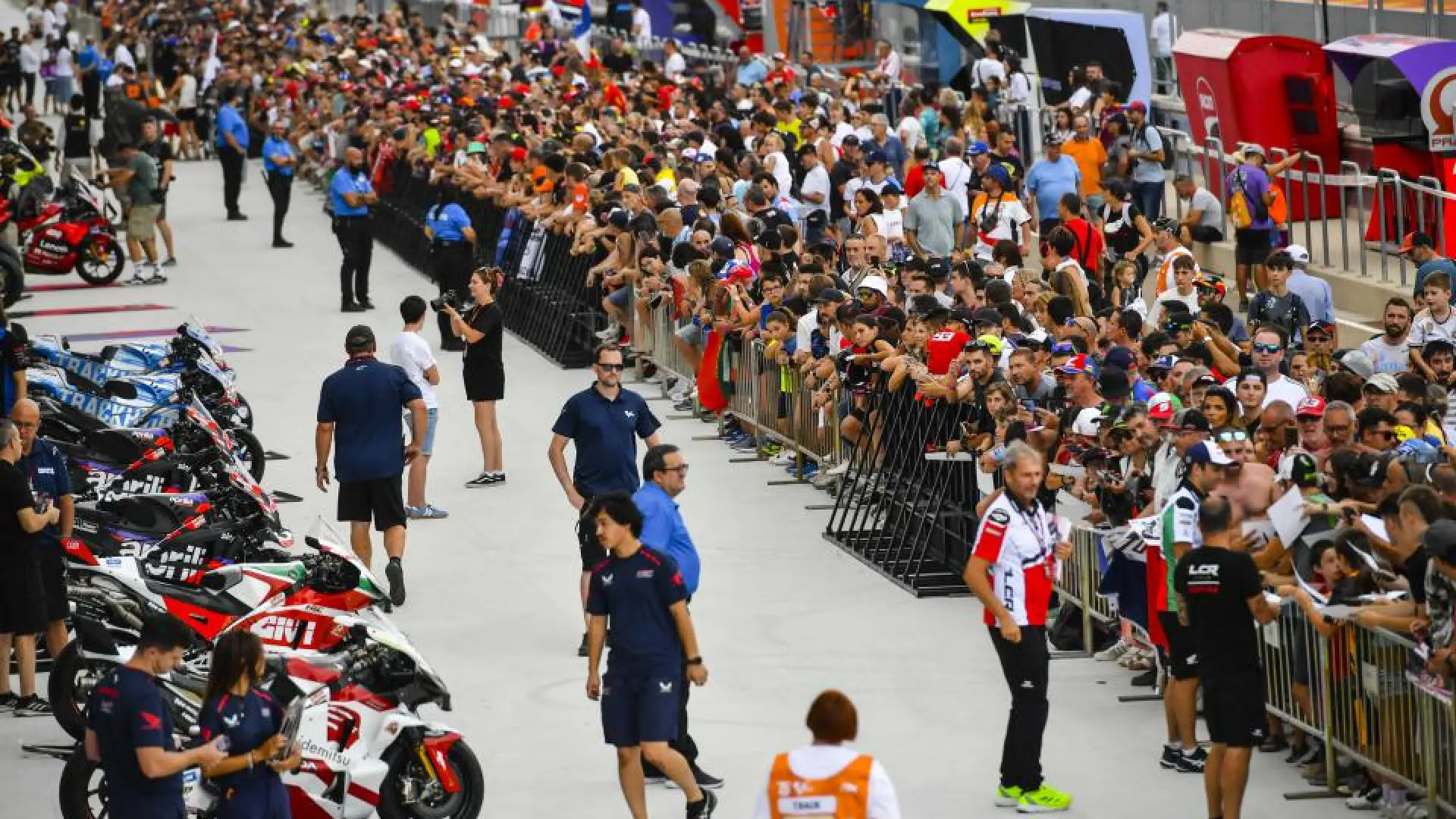 Gp de aragón 2025 en motorland: cómo llegar en autobuses y lanzaderas al circuito