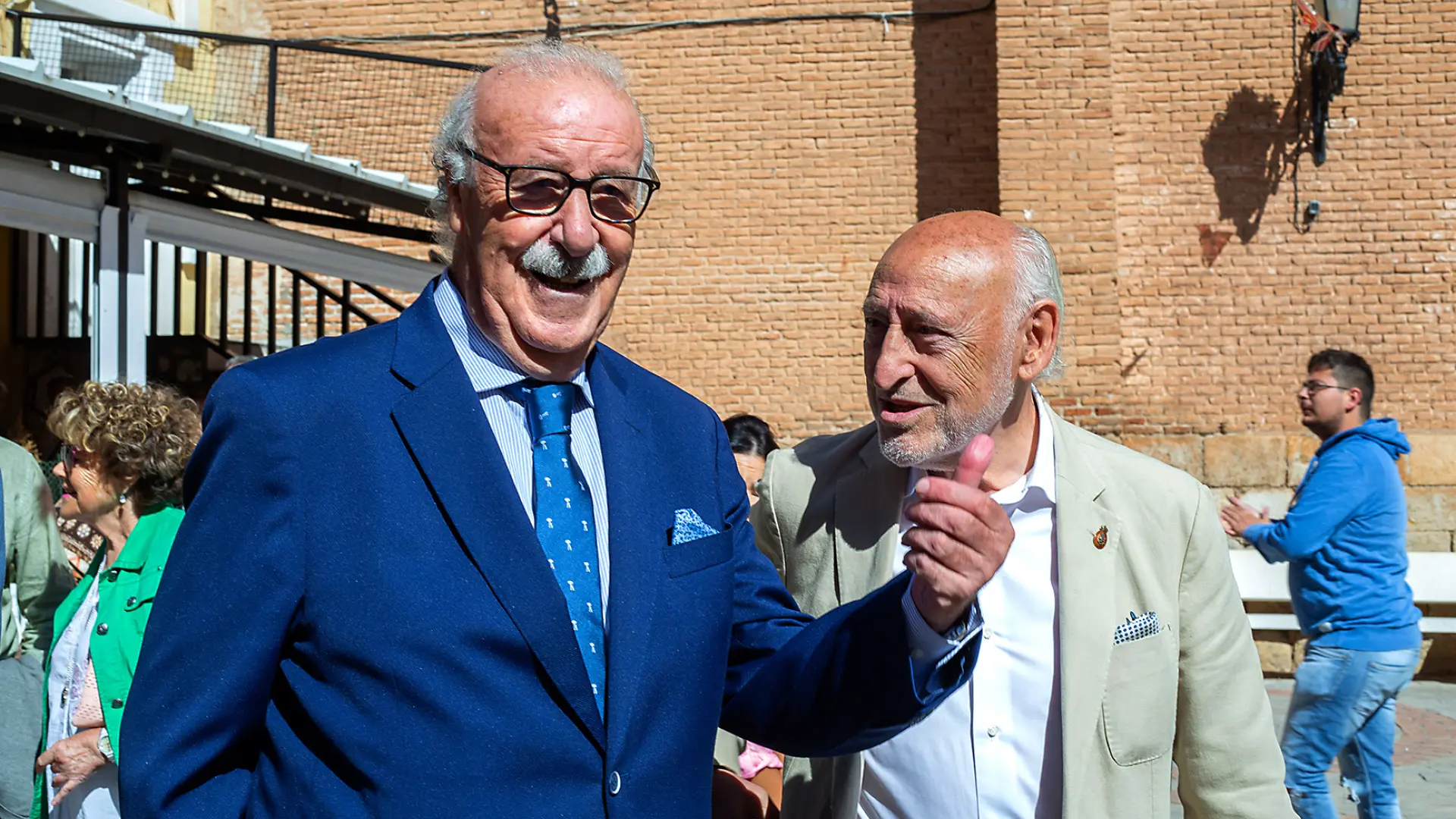 Vicente del Bosque recibe el cariño de Villafeliche: “Estoy contento y agradecido”