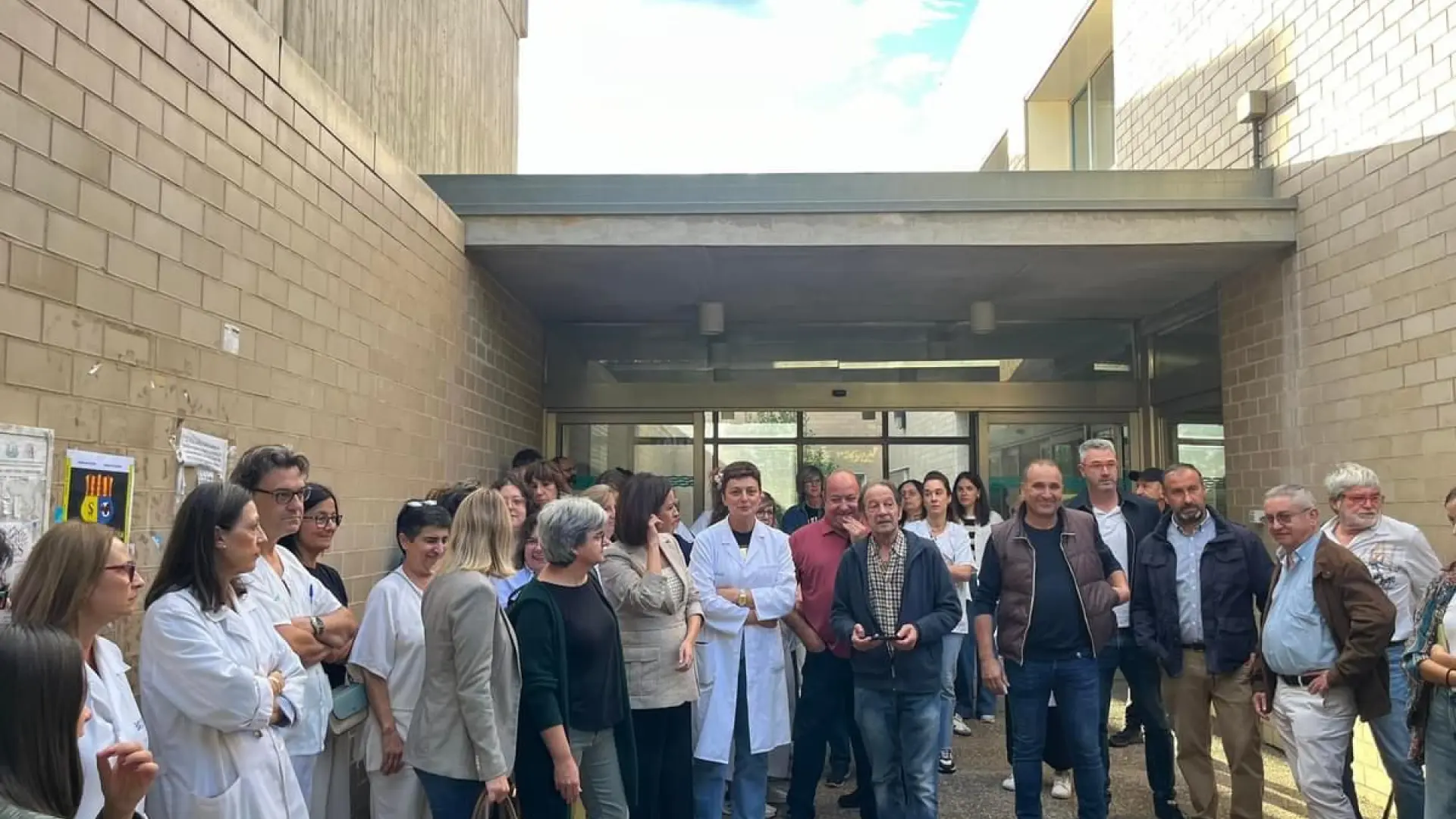 Protestas por la falta de médicos en Ejea: “Los pocos quedan están superchargedados. Esperamos que no haya que cerrar el centro”