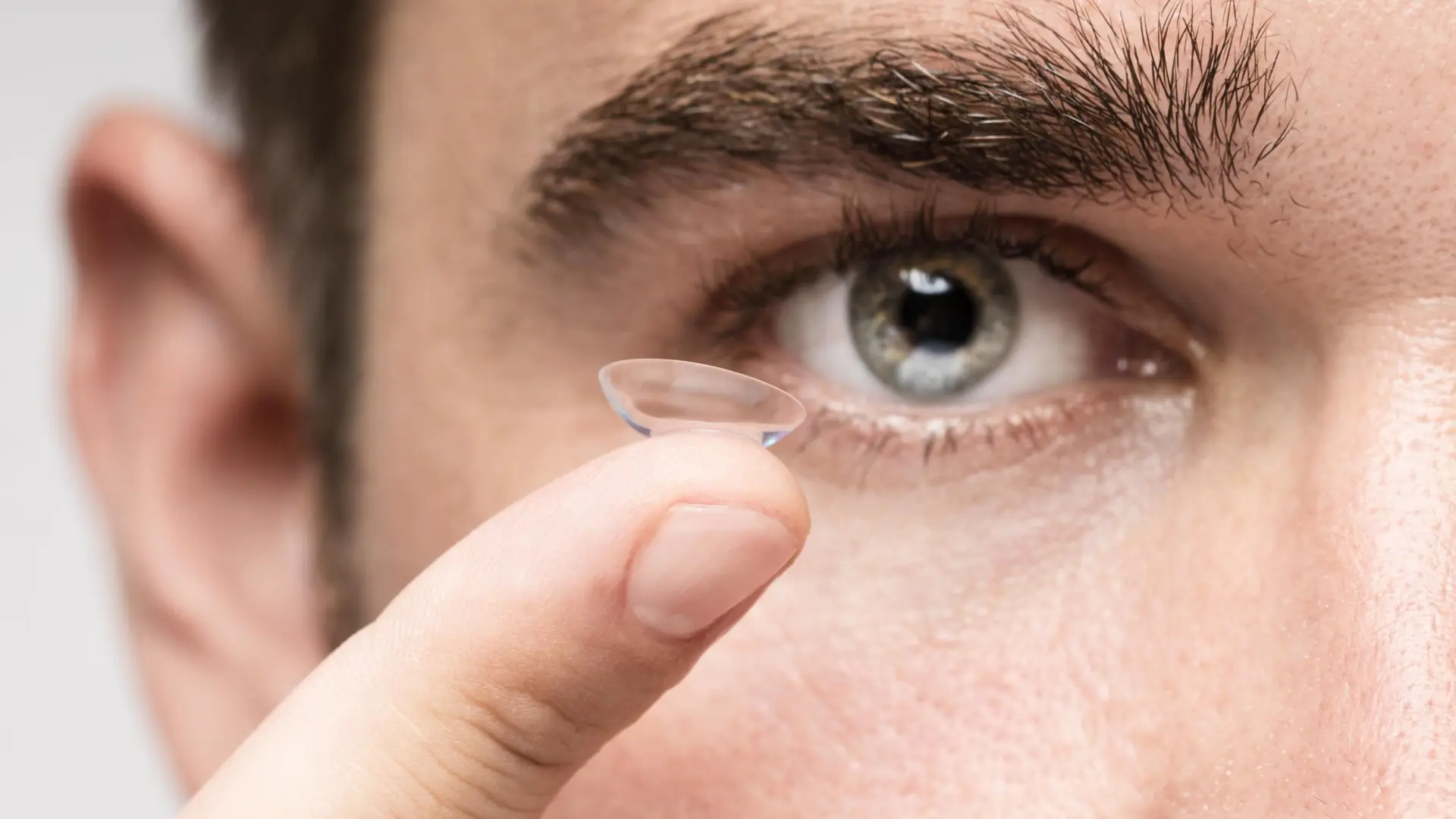Lentillas infrarrojas que permiten ver en la oscuridad, incluso con los ojos cerrados