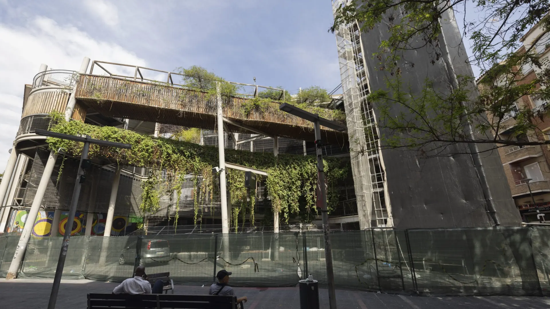 Videovigilancia para erradicar actos vandálicos en el jardín vertical de Delicias en Zaragoza