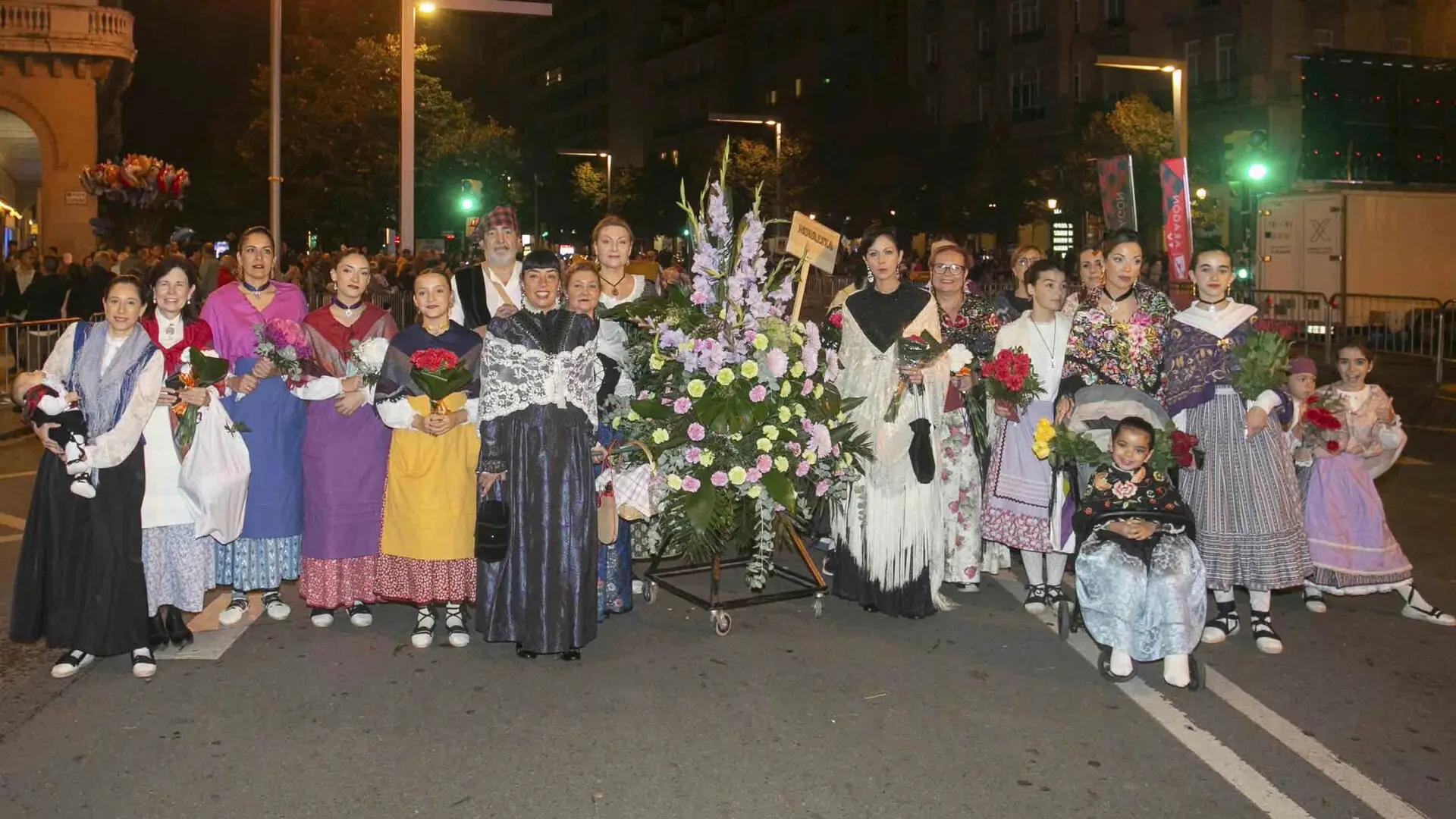 Imágenes: Fotos de los grupos de la Ofrenda de Flores 2024 en Zaragoza (XII)