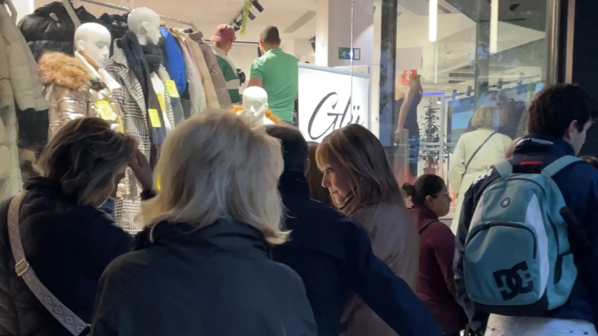 Longues files d'attente au nouveau magasin Paseo de las Damas de Zaragoza : ce que vous pouvez acheter et prix