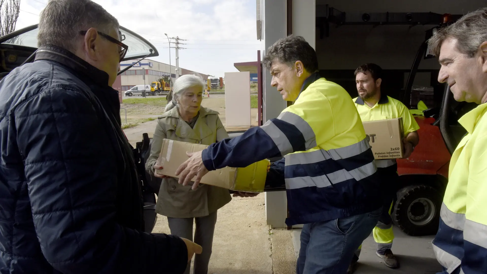 Huesca paralyzes a solidarity collection of donations at the CRTI for Valencia