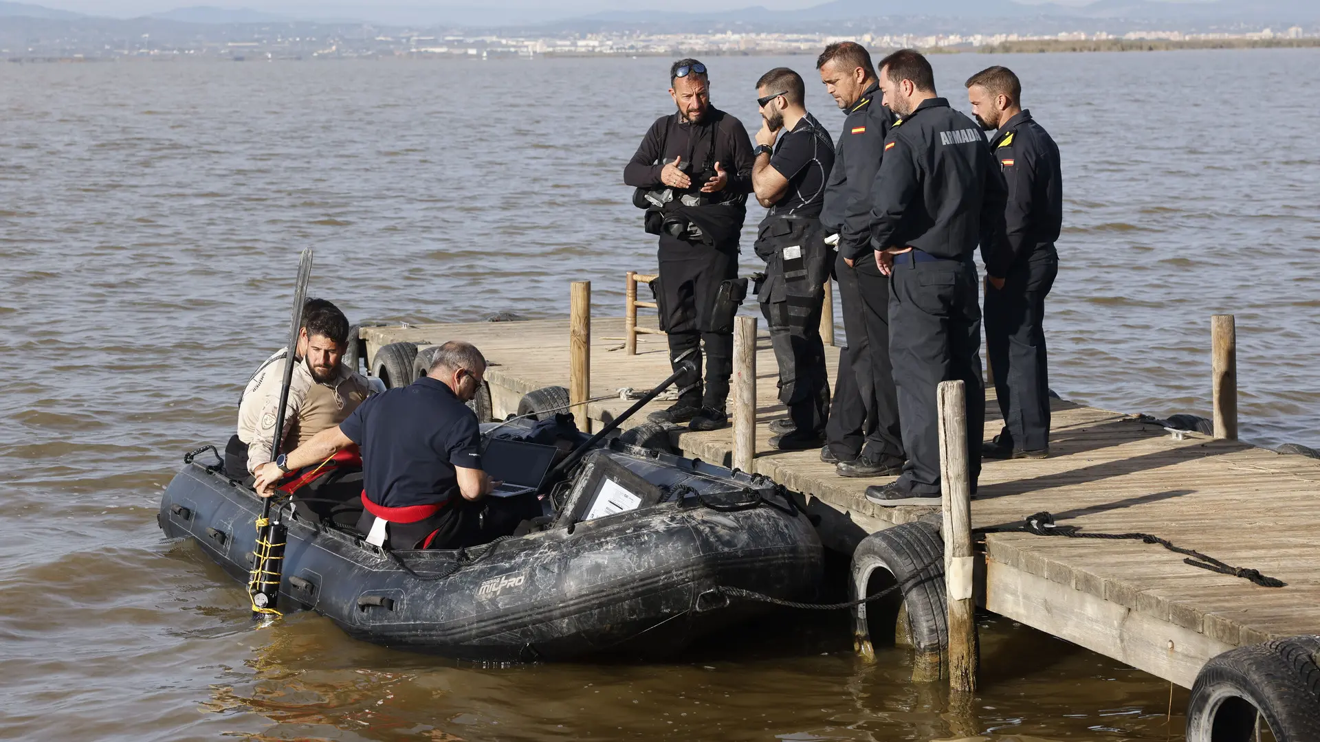 Follow the search for the missing in Albufera, Rambla del Poyo, barrancos and at sea