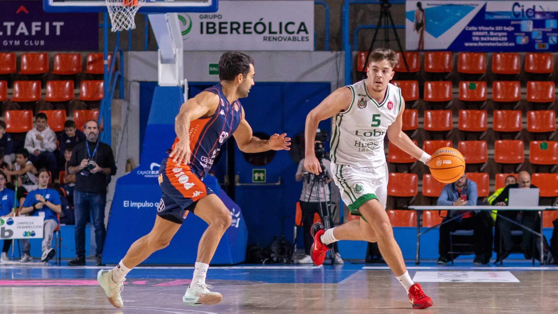 Fighting for the Spanish Cup for El Lobe Huesca La Magia (85-78)