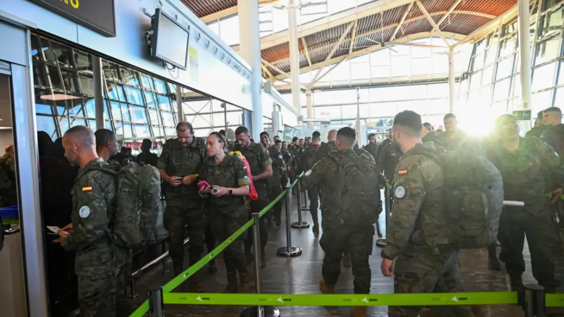 The first flight from Lebanon landed in Zaragoza with the troops of the Aragonese Brigade