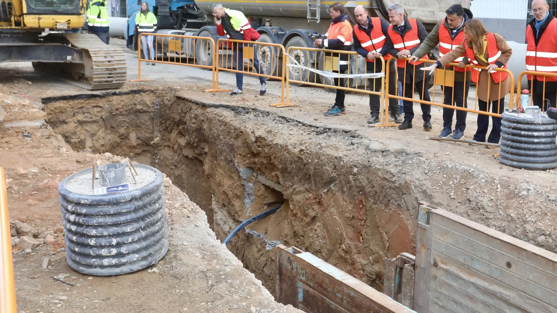 La reforma de la avenida de Navarra and Zaragoza avanza and 4 meters deep: así van las obras