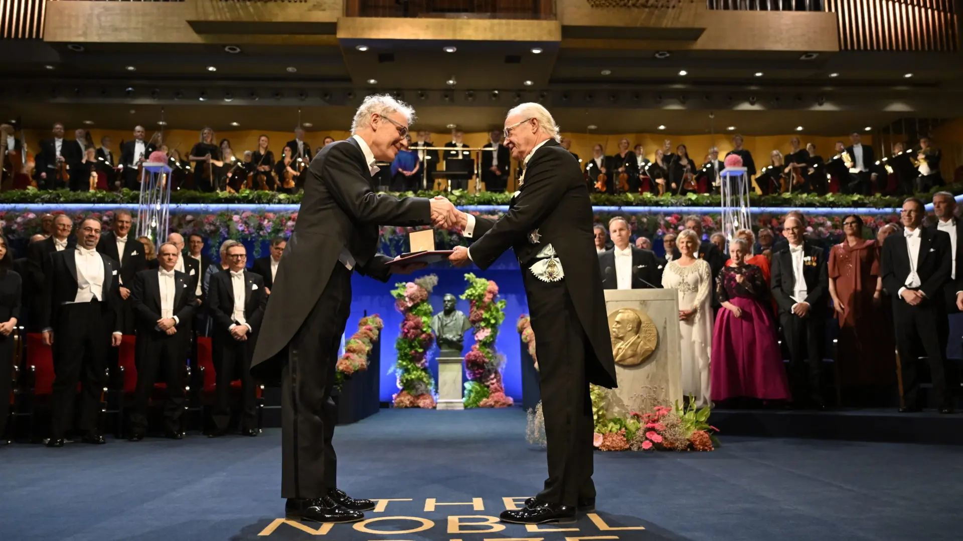 El Rey Carlos Gustavo Entrega Los Nobel A Premiados En Un A O