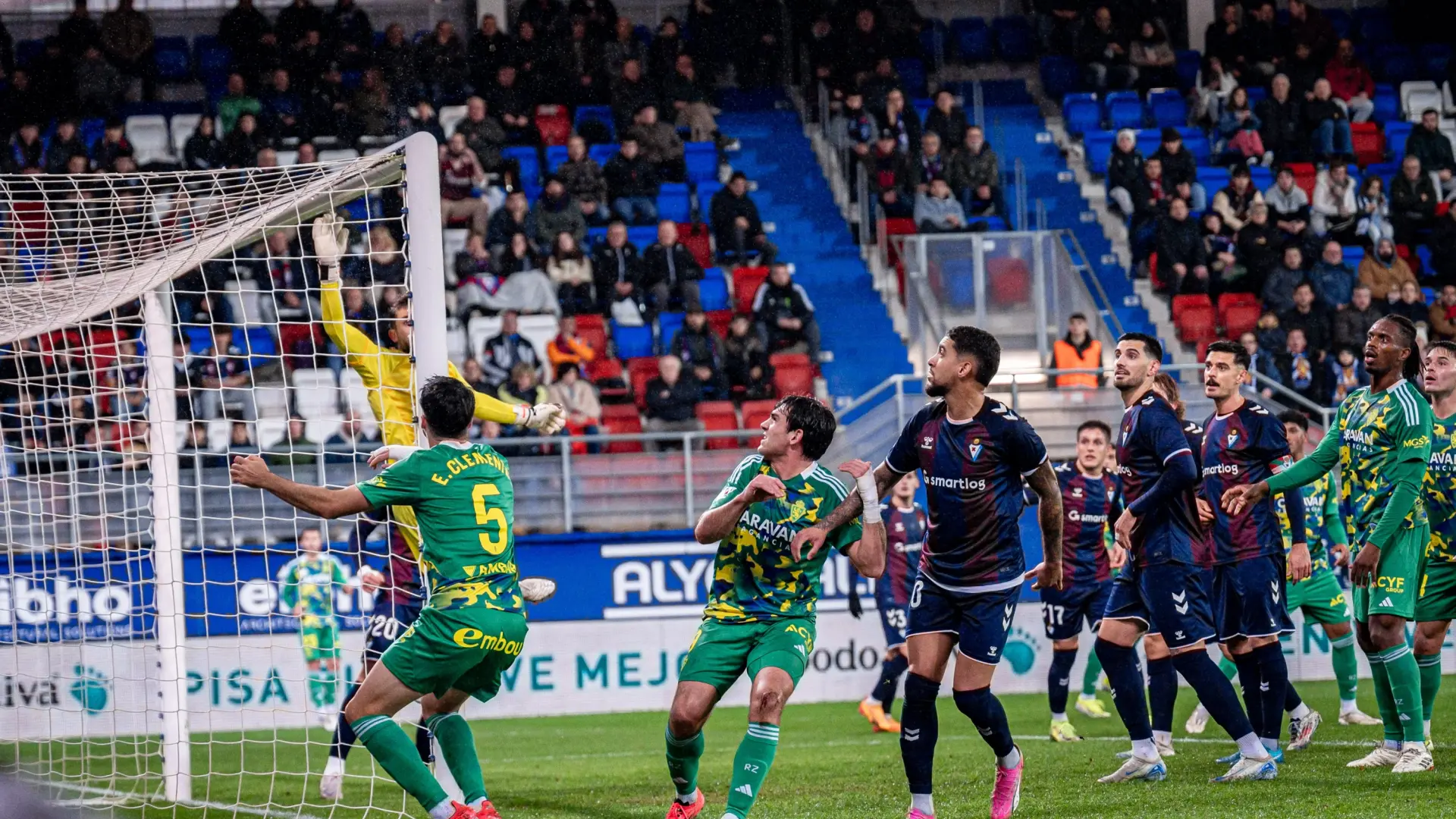 Un perro verde: el Real Zaragoza pierde en Eibar (2-1)
