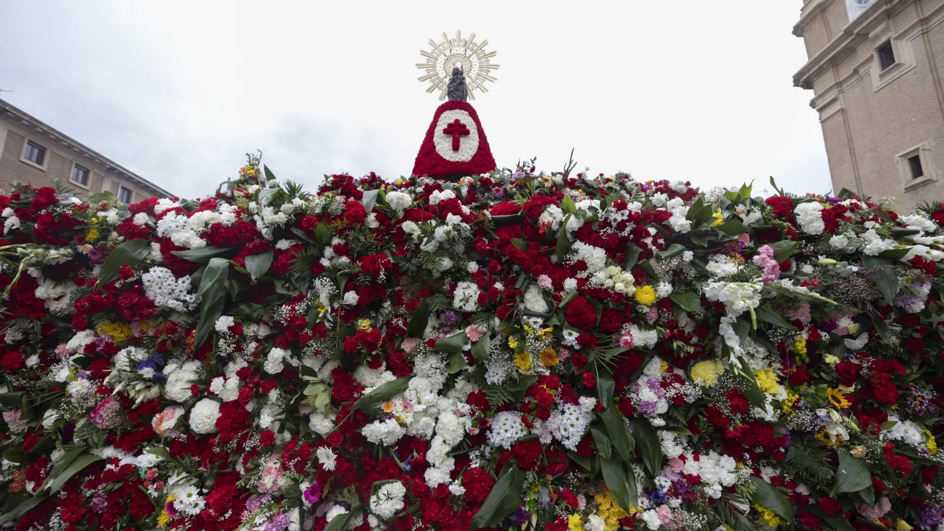 Zaragoza prepara las fiestas del pilar 2025: comienza la planificación de la ofrenda de flores