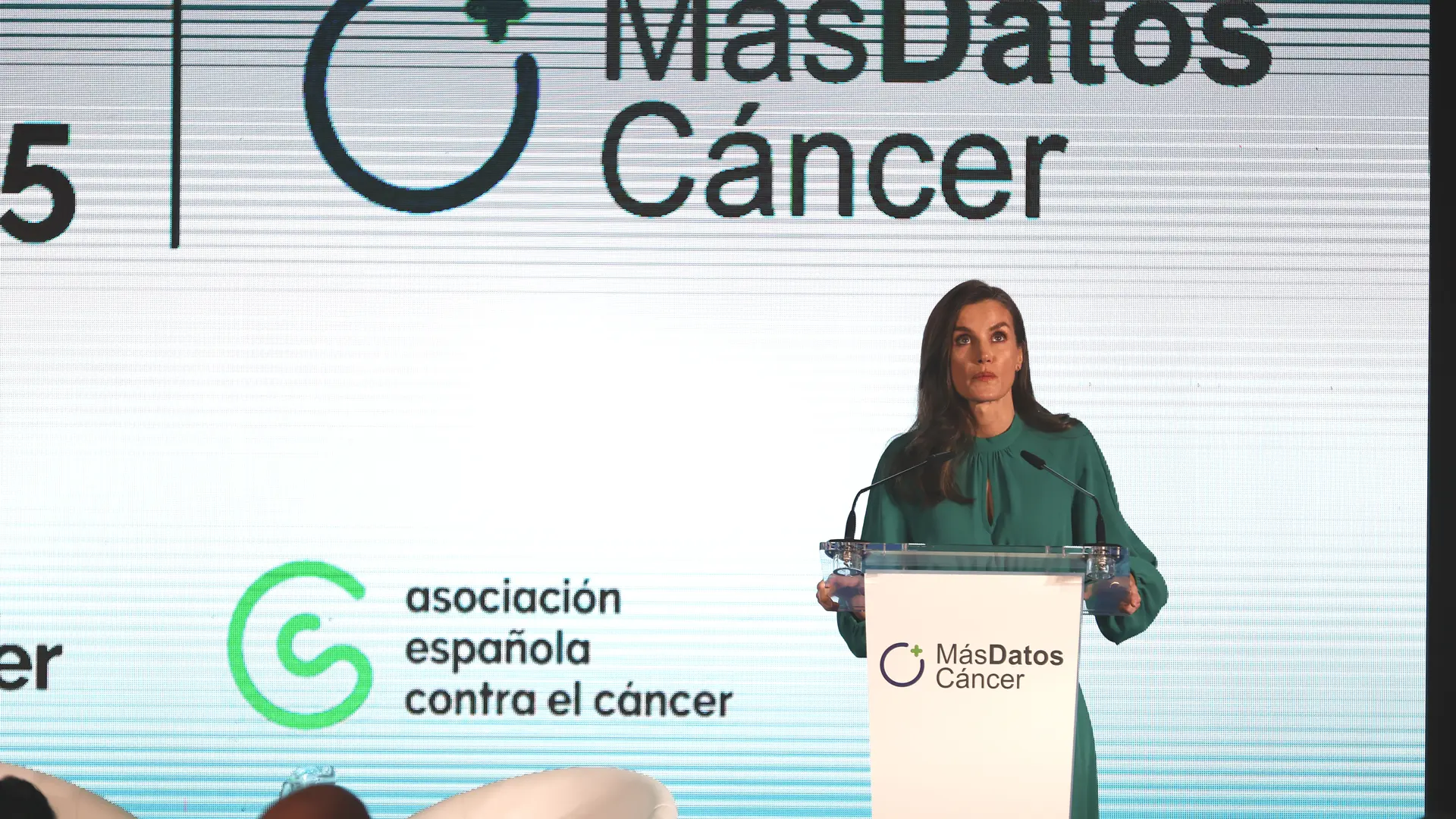 La Reina Letizia aboga por la equidad en el cuidado del cáncer y la salud integral