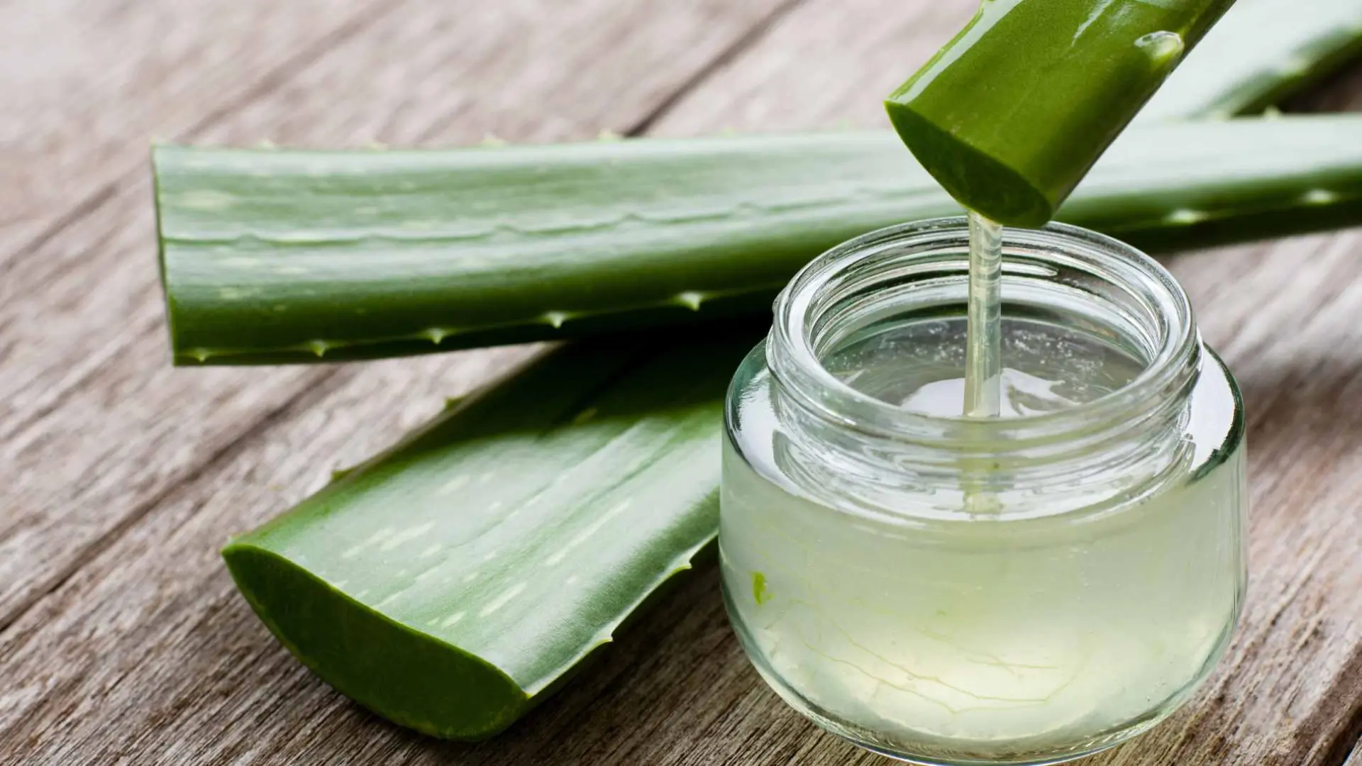 Cómo preparar una crema para la cara con aloe vera para producir colágeno y cuidar la piel
