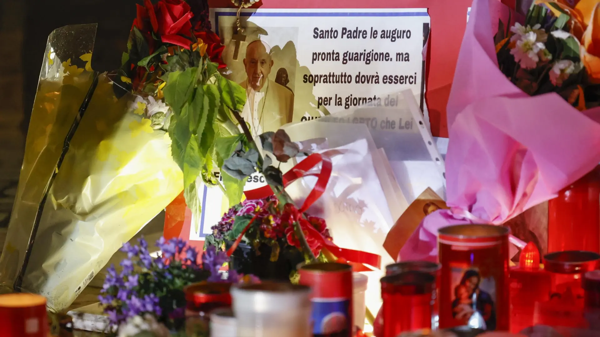 El papa se mantiene estable pero su cuadro clínico 