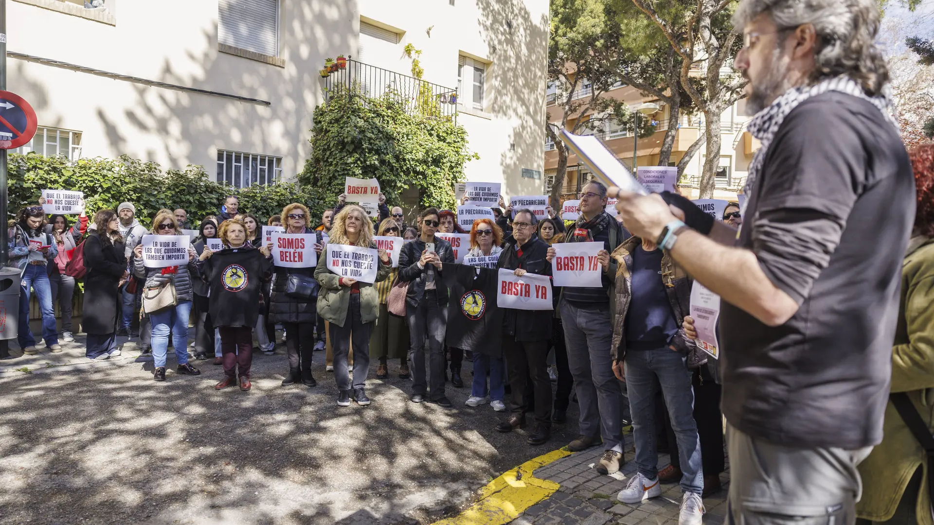Los compañeros recuerdan en Zaragoza a Belén, la educadora asesinada en un piso de menores de Badajoz
