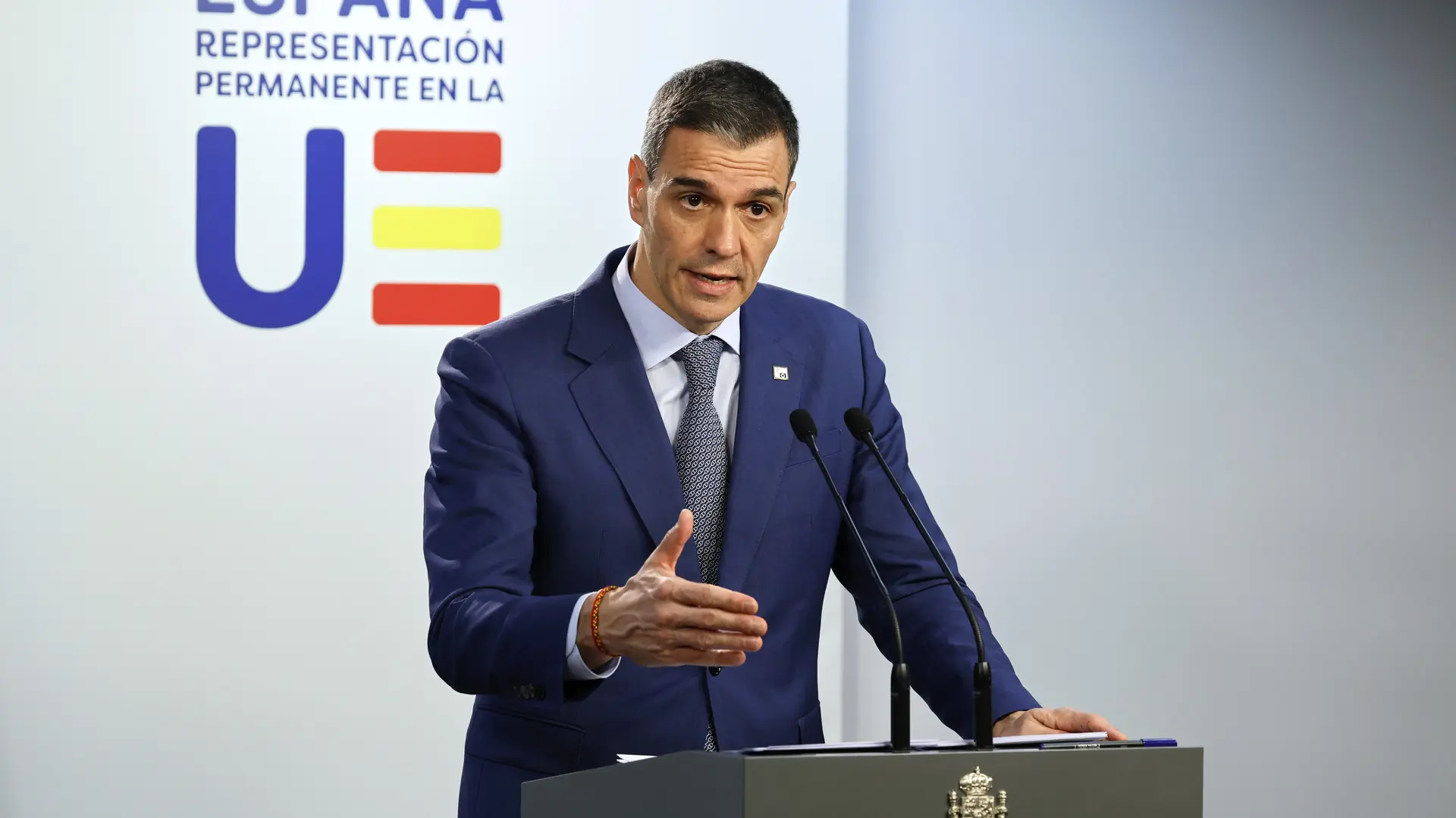 Pedro Sánchez se cuelga de la incertidumbre global para resistir en el  Gobierno con su mayoría deshilachada