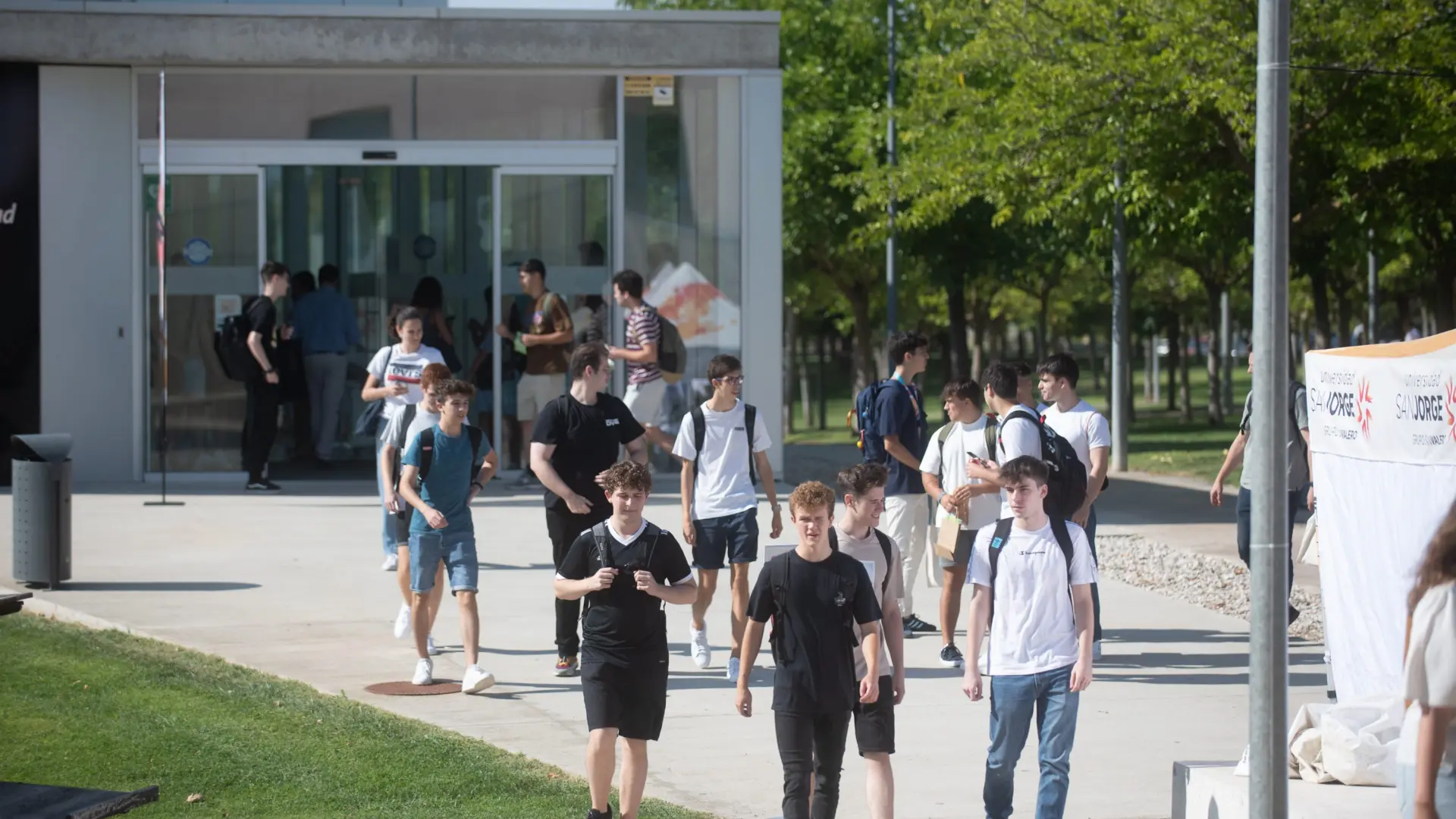 El Impacto Transformador de la Tecnología: ¿Cómo Ha Cambiado Nuestra Vida en Aragón y el Mundo?