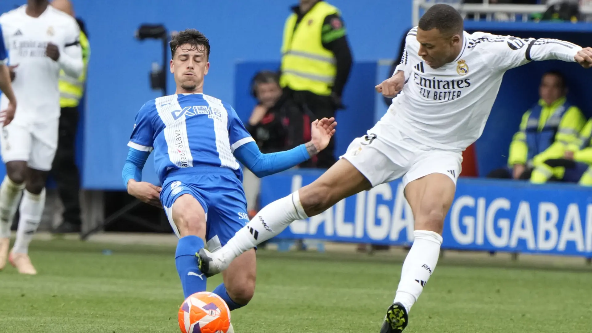 Mbappe pide perdón por su dura entrada a antonio blanco, que le costó la expulsión