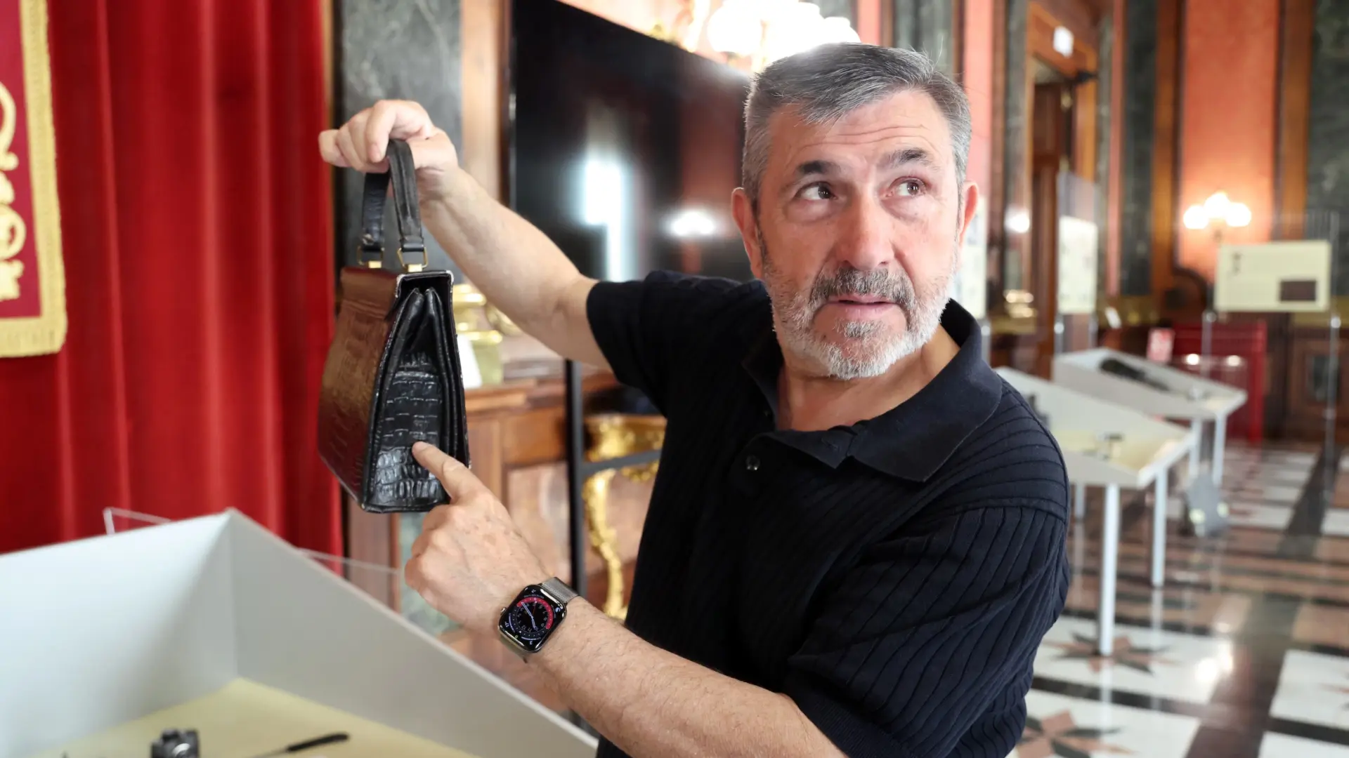 Exposición 'aparatos y cámaras de uso militar': desde un bolso a una corbata para espías en zaragoza