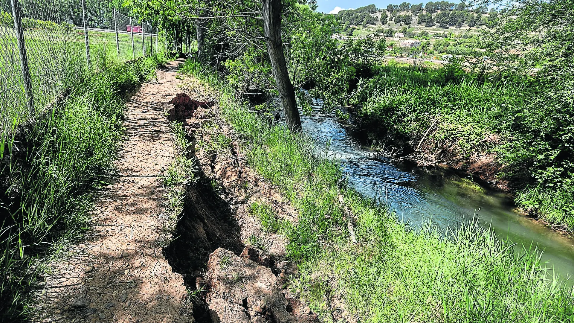 El paseo fluvial del turia en teruel, cortado por el derrumbamiento de las riberas