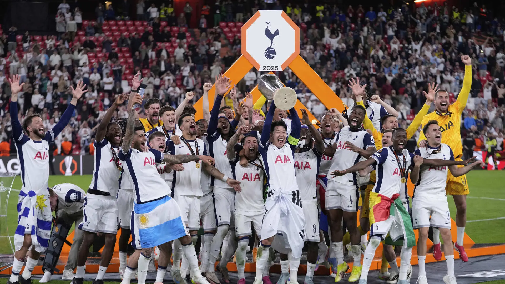 El tottenham derrota al manchester united y conquista la europa league en san mamés