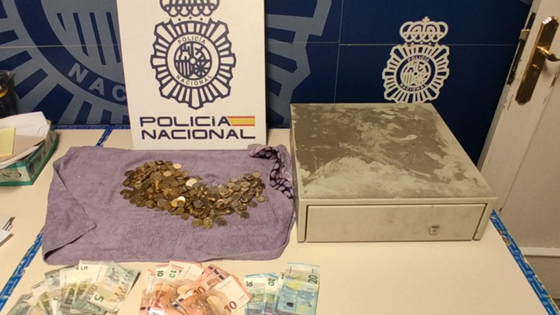 Detenido in fraganti un ladrón que robó de noche y encapuchado una farmacia de jaca