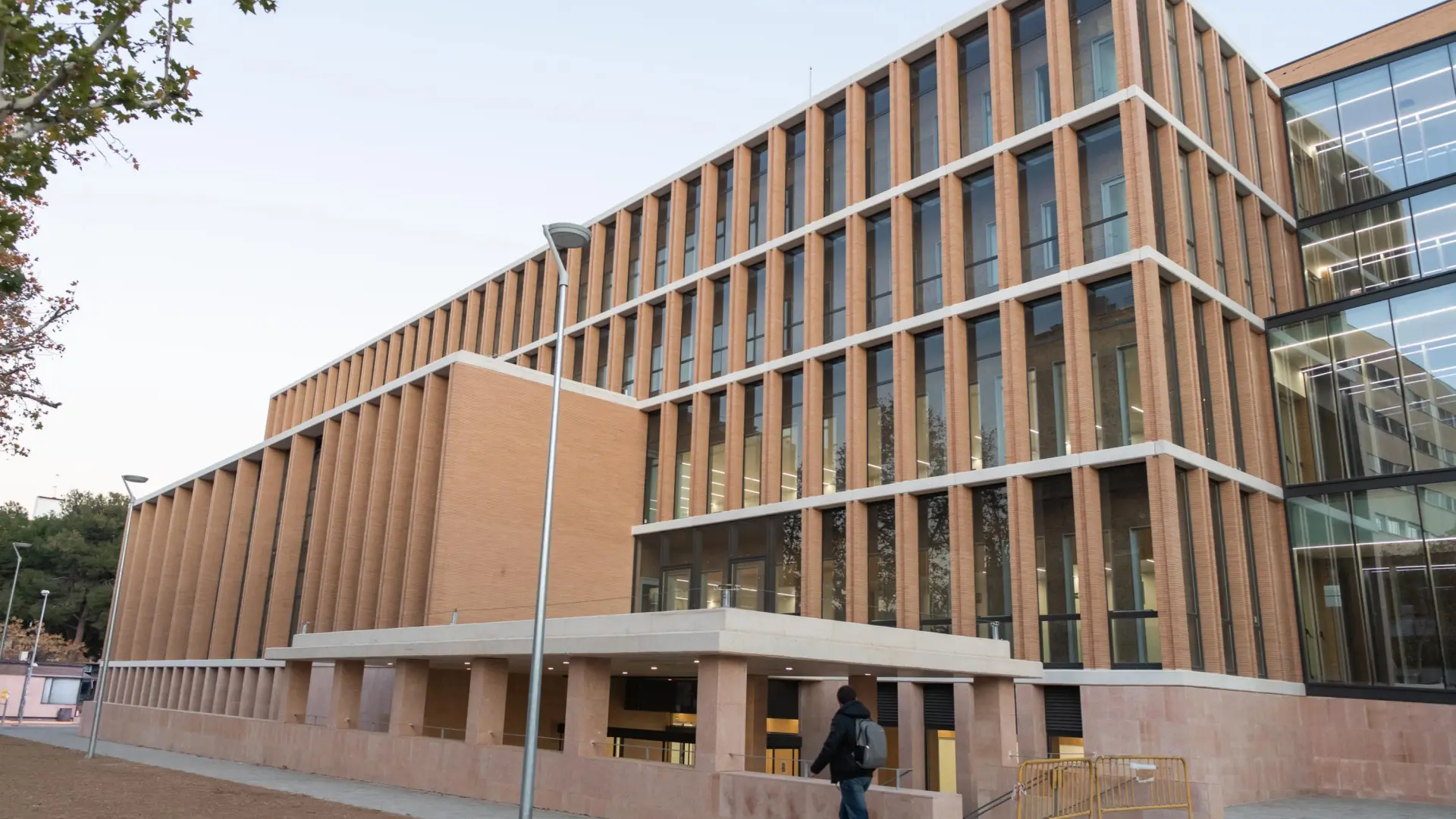 La base de emergencias de villanueva de gállego y la facultad de letras, premio garcía mercadal