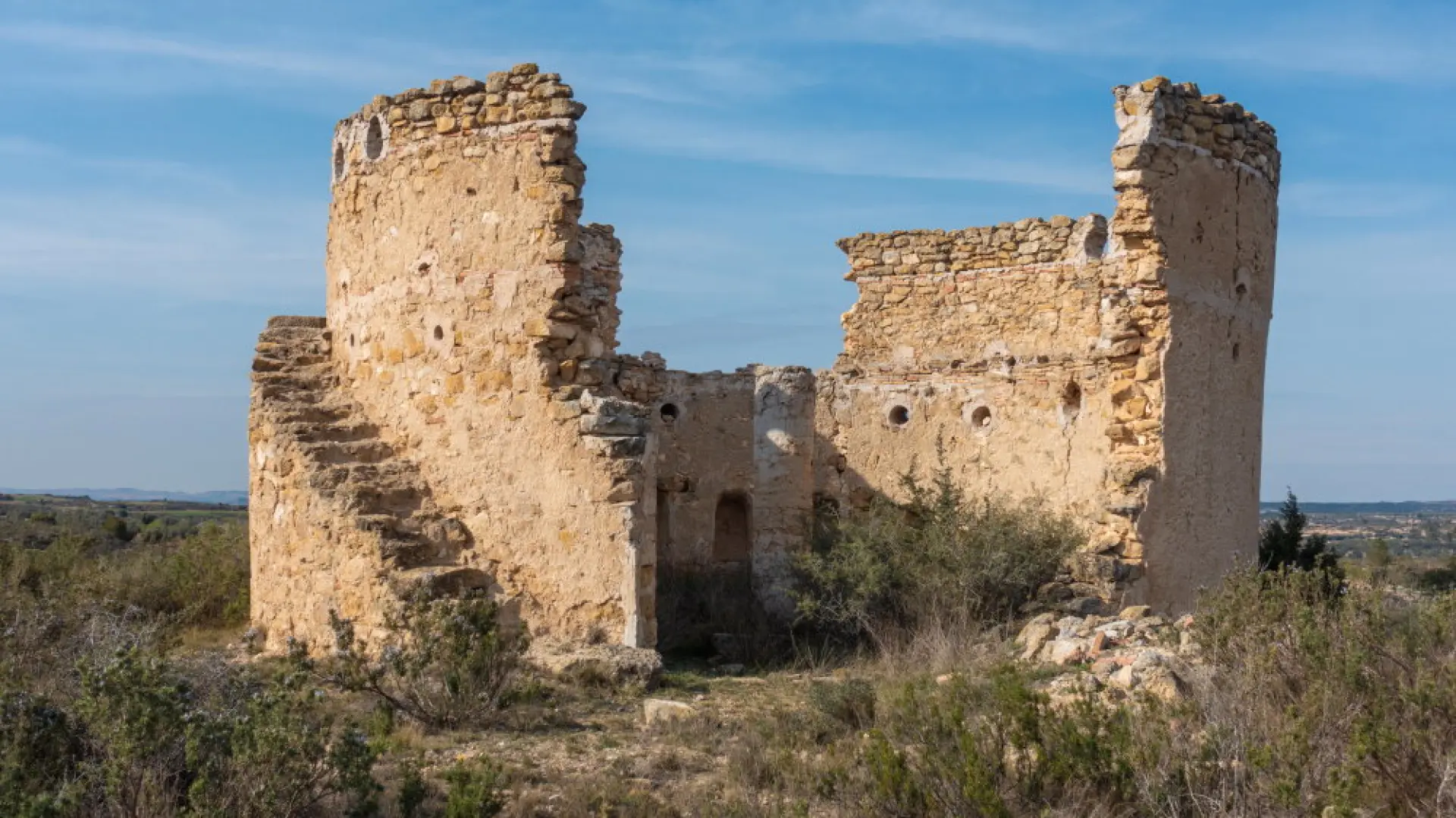 Advierten del estado ruinoso de dos edificios singulares en castelserás