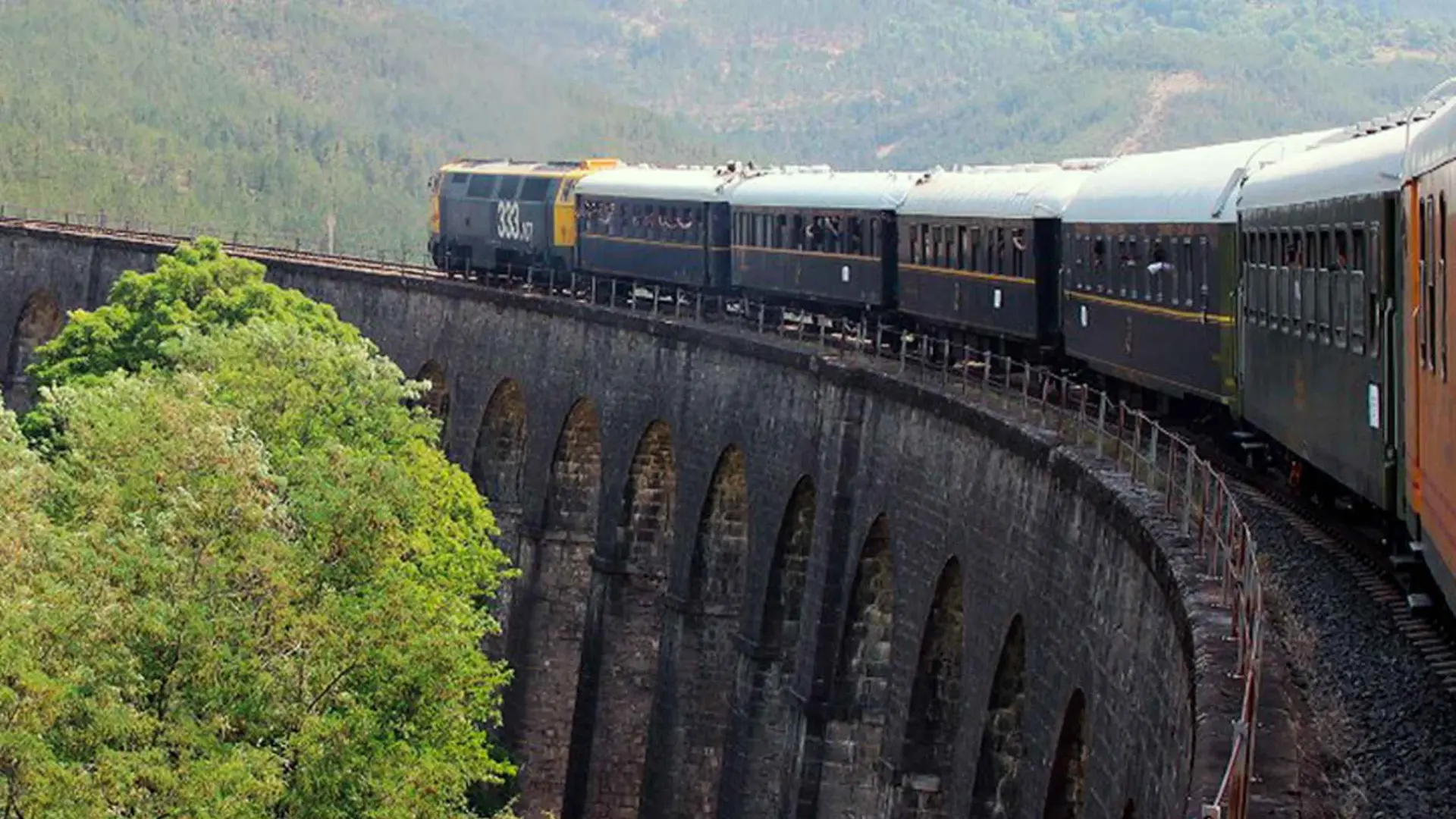 Tren azul de zaragoza a canfranc para vivir una experiencia única: horarios y precios