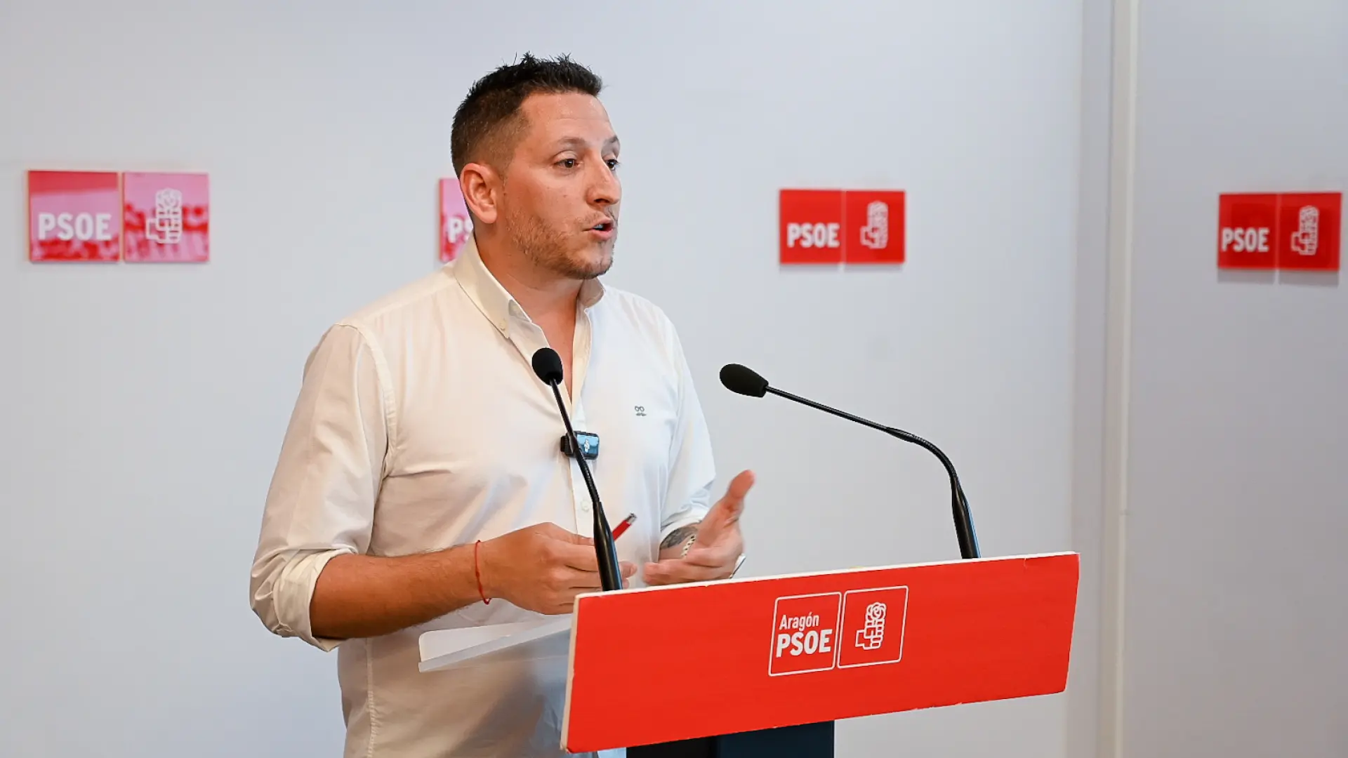 El psoe-aragón acusa a jorge azcón de privatizar servicios para 