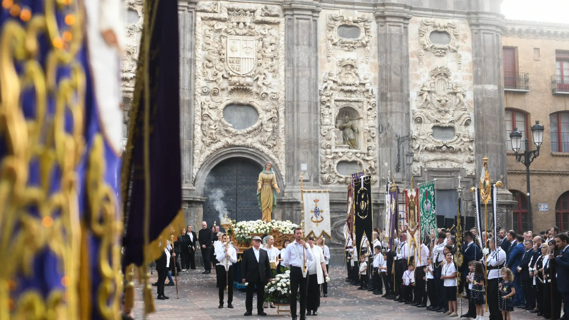 Zaragoza celebra el jubileo con una procesión en la que han participado todas las cofradías