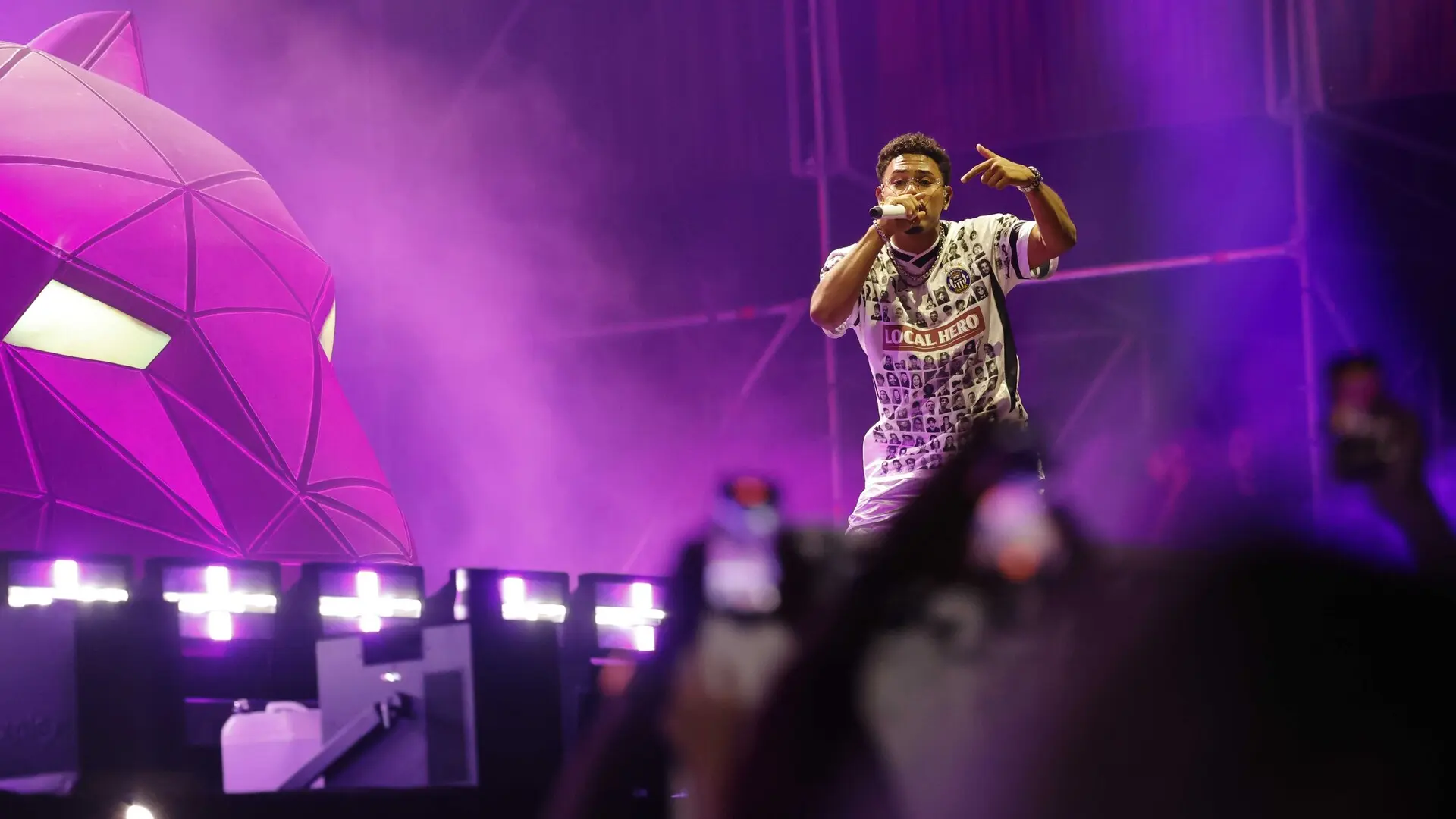 Myke towers trae a zaragoza fuego en el cuerpo y reguetón para 15. 500 personas