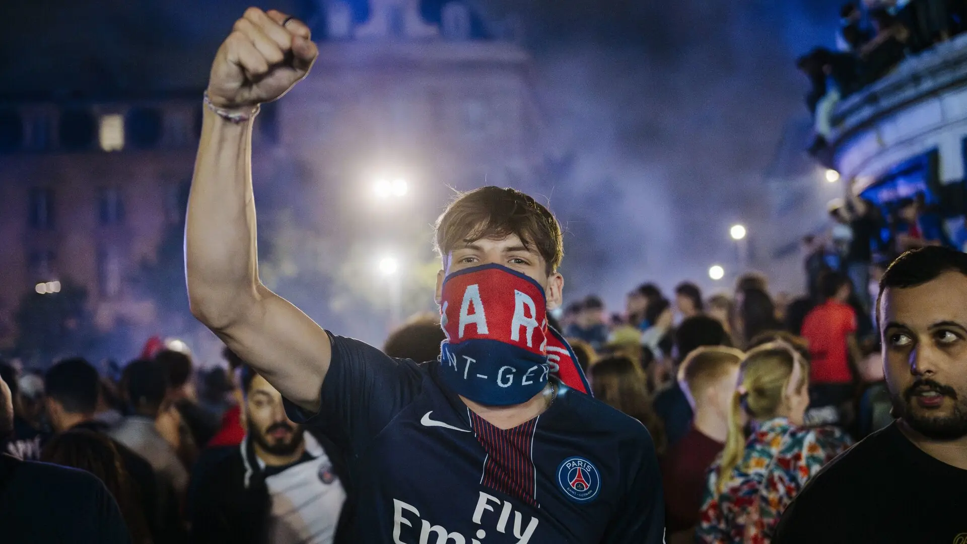 Casi 560 detenidos por disturbios en parís tras la victoria del psg en la final de la champions