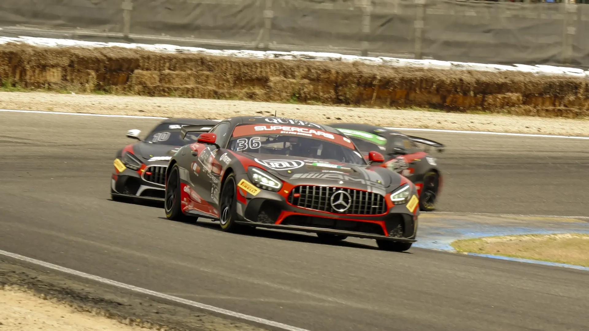 El piloto aragonés sigue en racha en el iberian supercars: triunfo en el jarama y más líder
