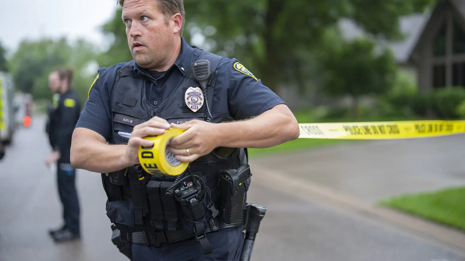Un hombre disfrazado de policía mata a una congresista demócrata y a su marido en minnesota y se da a la fuga a tiros