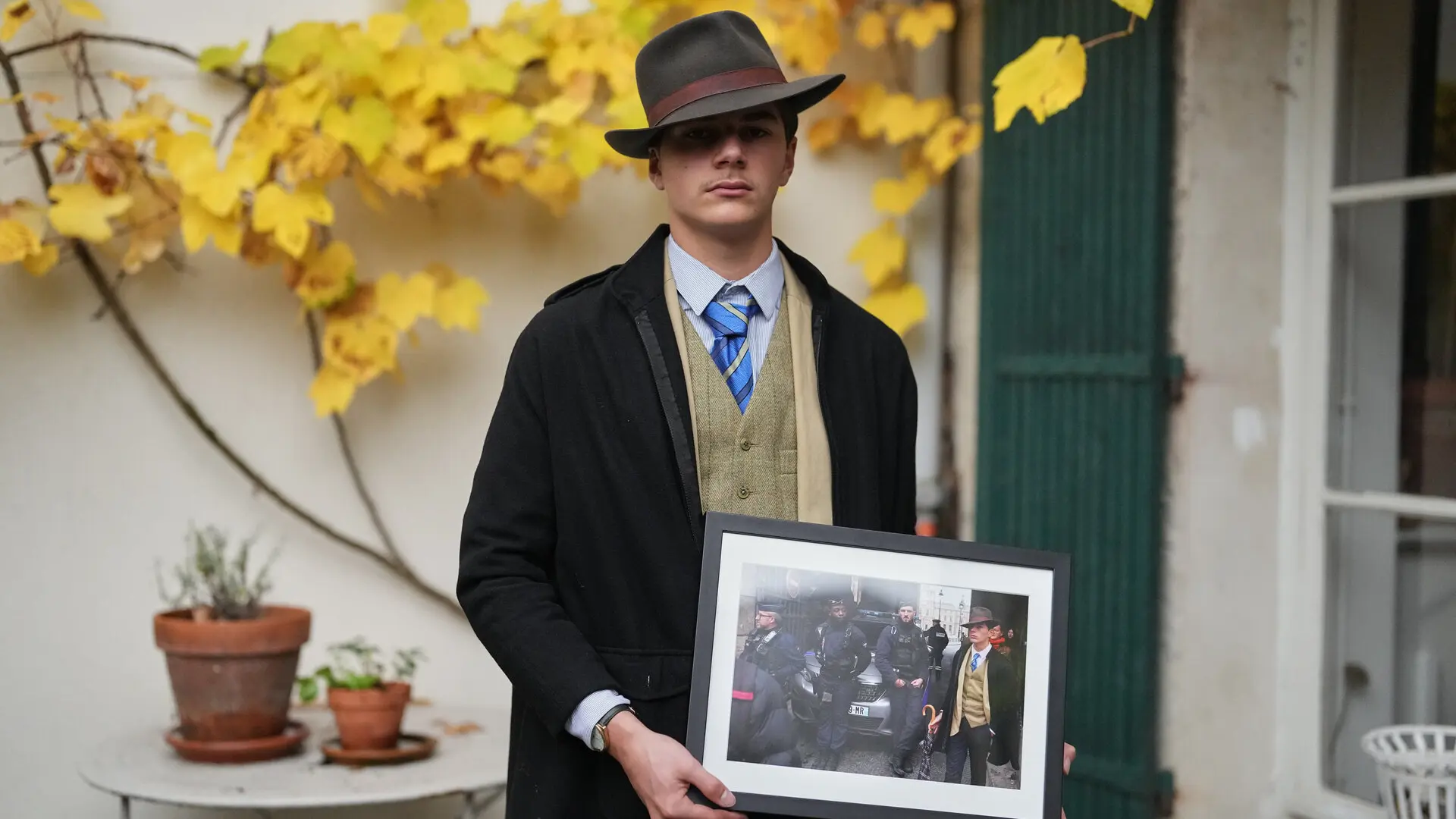 Mystery Teen in Sherlock Holmes Attire Spotted at Louvre Jewelry Heist