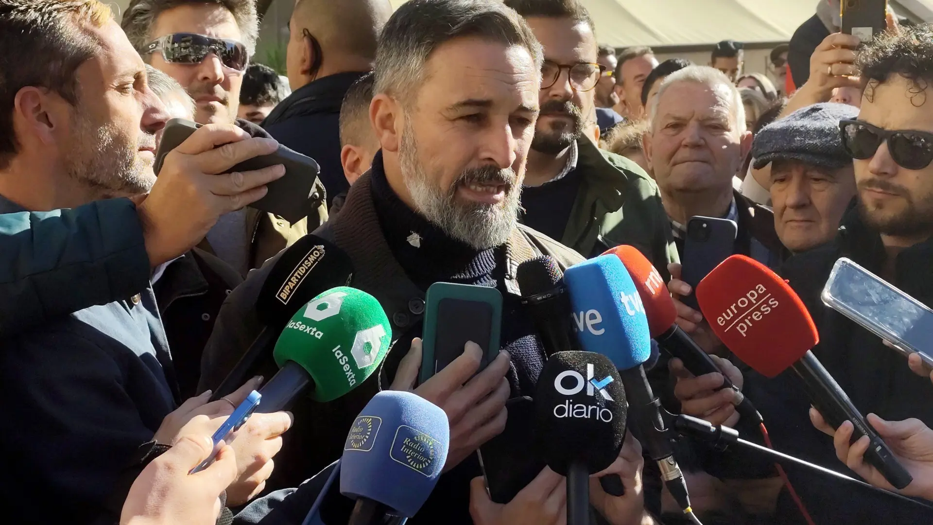 Abascal reta a Azcón a convocar elecciones en Aragón, pero le avisa: "Sería  una torpeza"