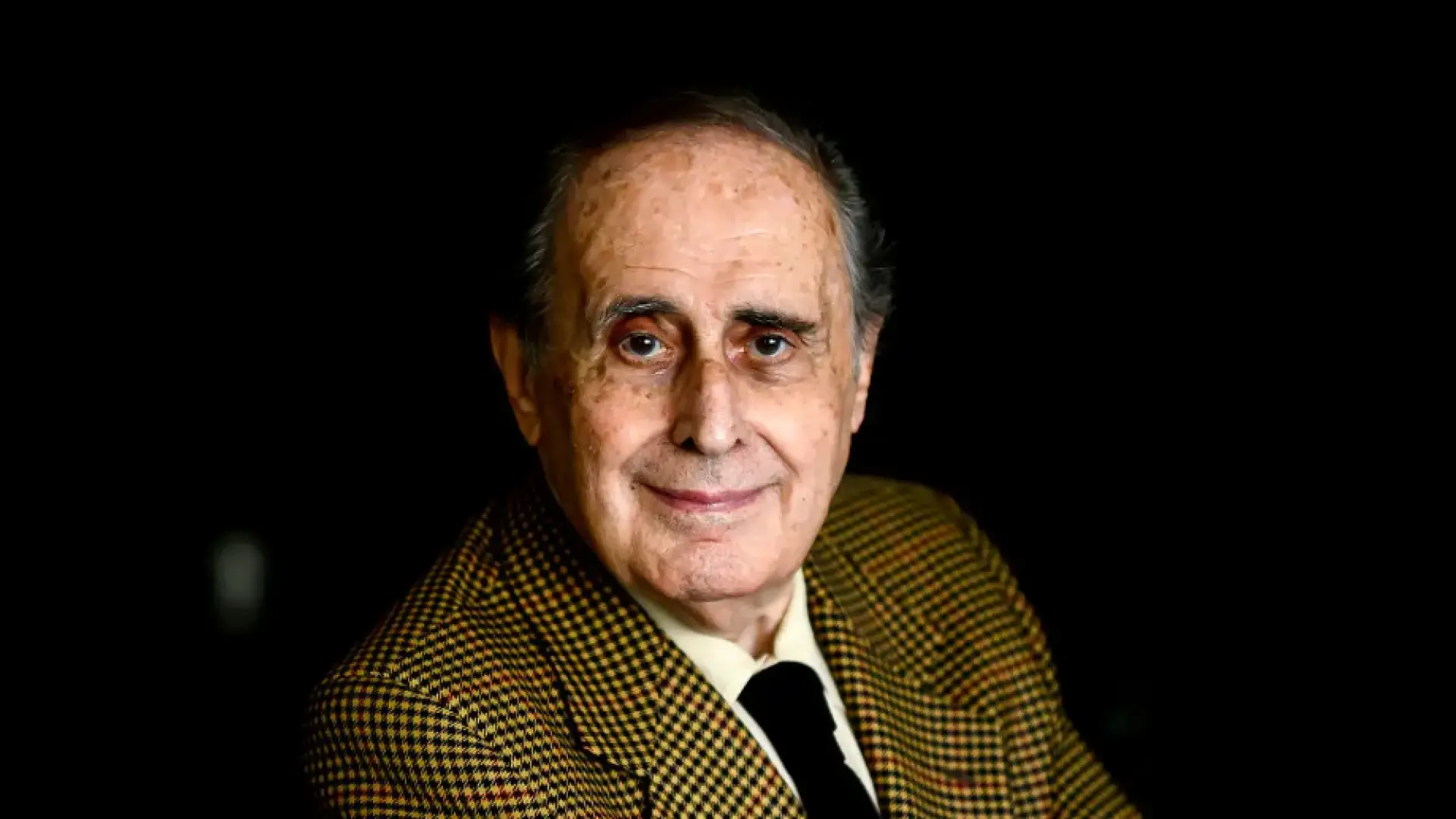 Jaime Peñafiel explota en defensa de Julio Iglesias: "Lo que dicen esas  miserables es una canallada"