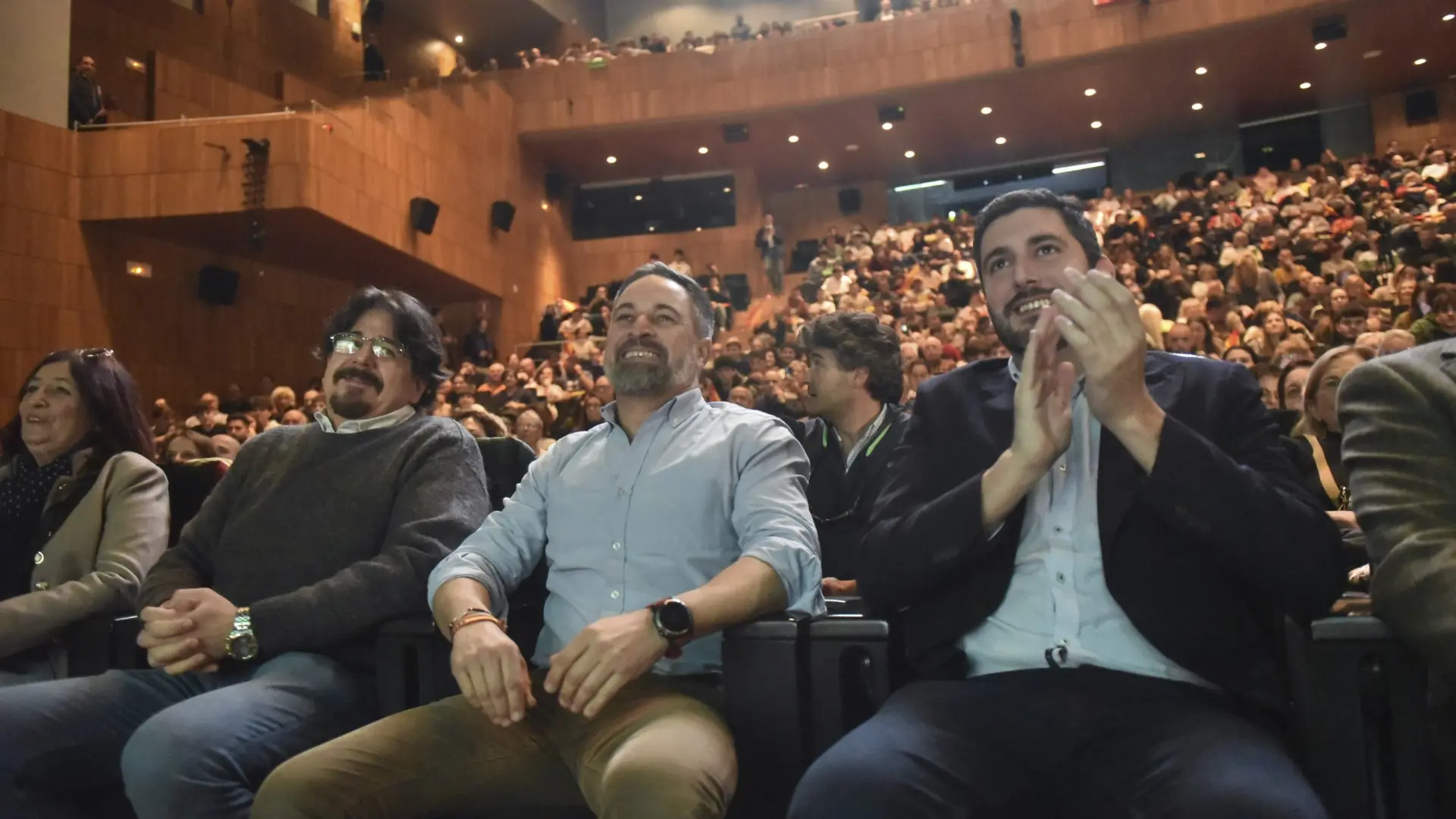 Abascal ataca al PP por Mercosur y al PSOE por los 45 muertos en el  accidente de tren