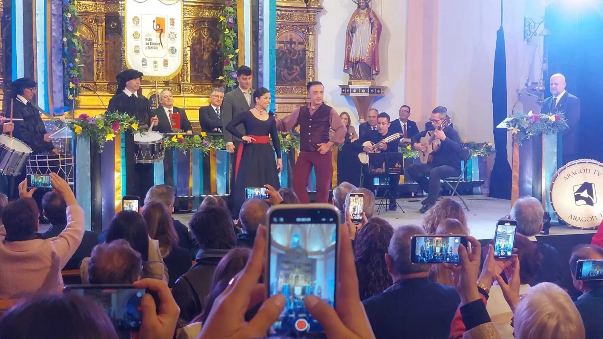Tambores y bombos en la plaza de Calanda