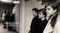 El 10 de marzo de 1985 Héroes del Silencio ofreció su primer concierto en las matinales del Cine Pax en Zaragoza. En la fotografía, unos jóvenes Enrique Bunbury y los hermanos Pedro y Juan Valdivia. Comienza la leyenda.